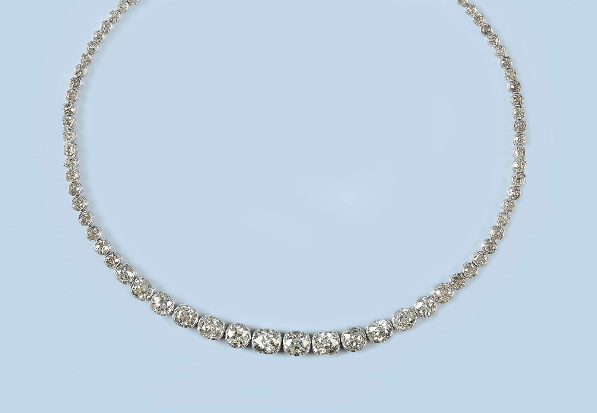 A DIAMOND RIVIÈRE NECKLACE