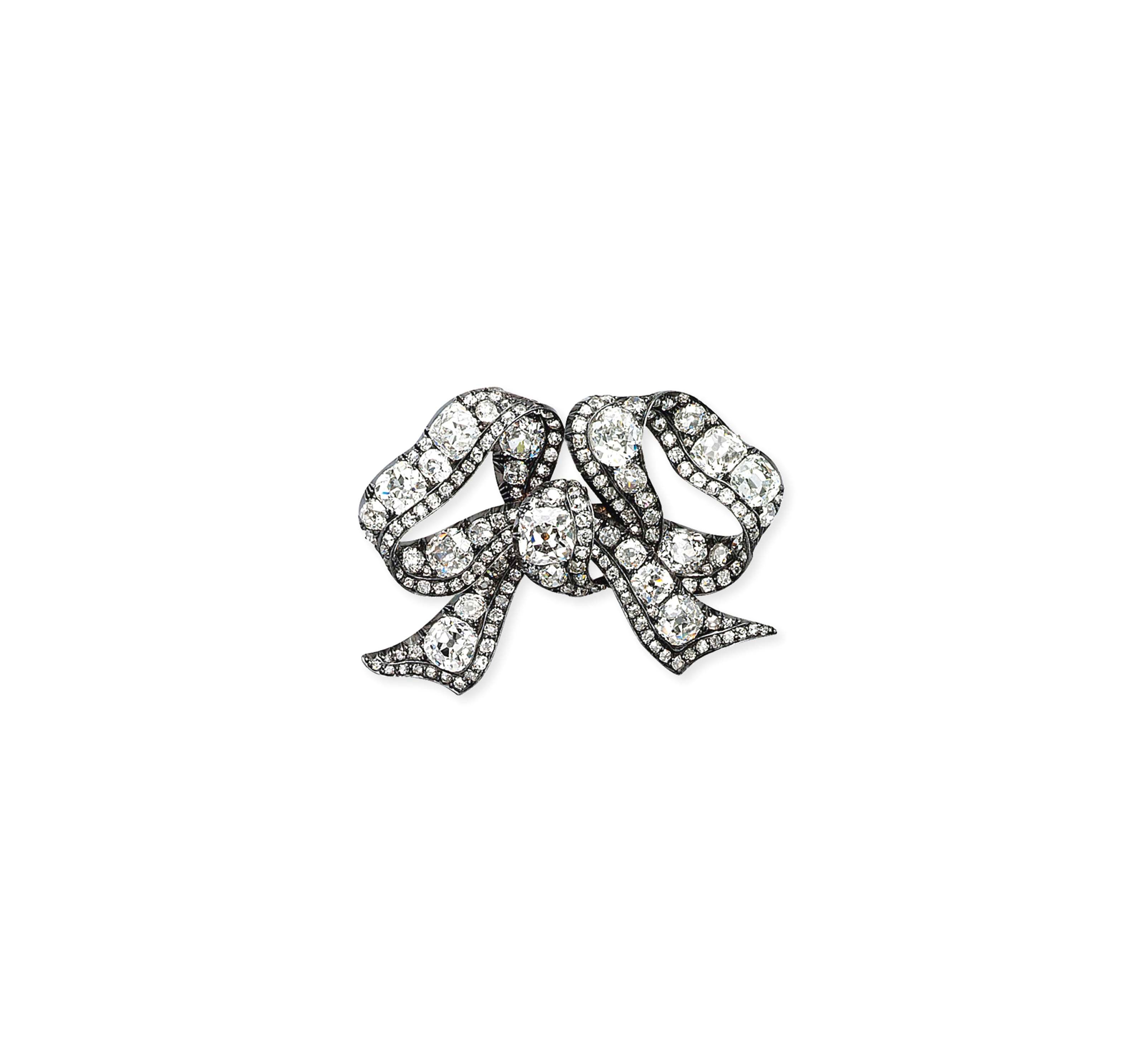 AN ANTIQUE DIAMOND BROOCH