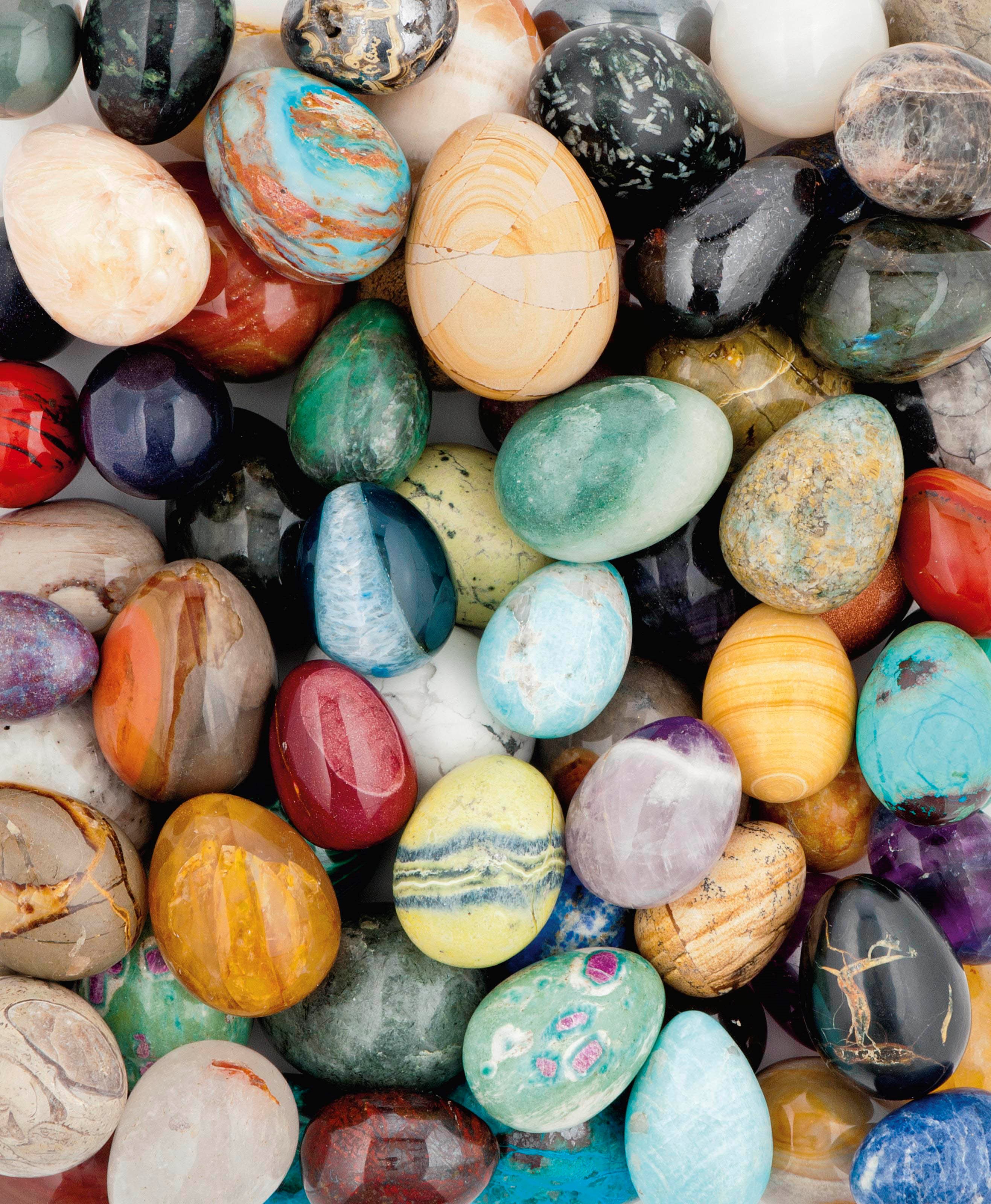 SEVENTY-THREE SPECIMEN MINERAL EGGS