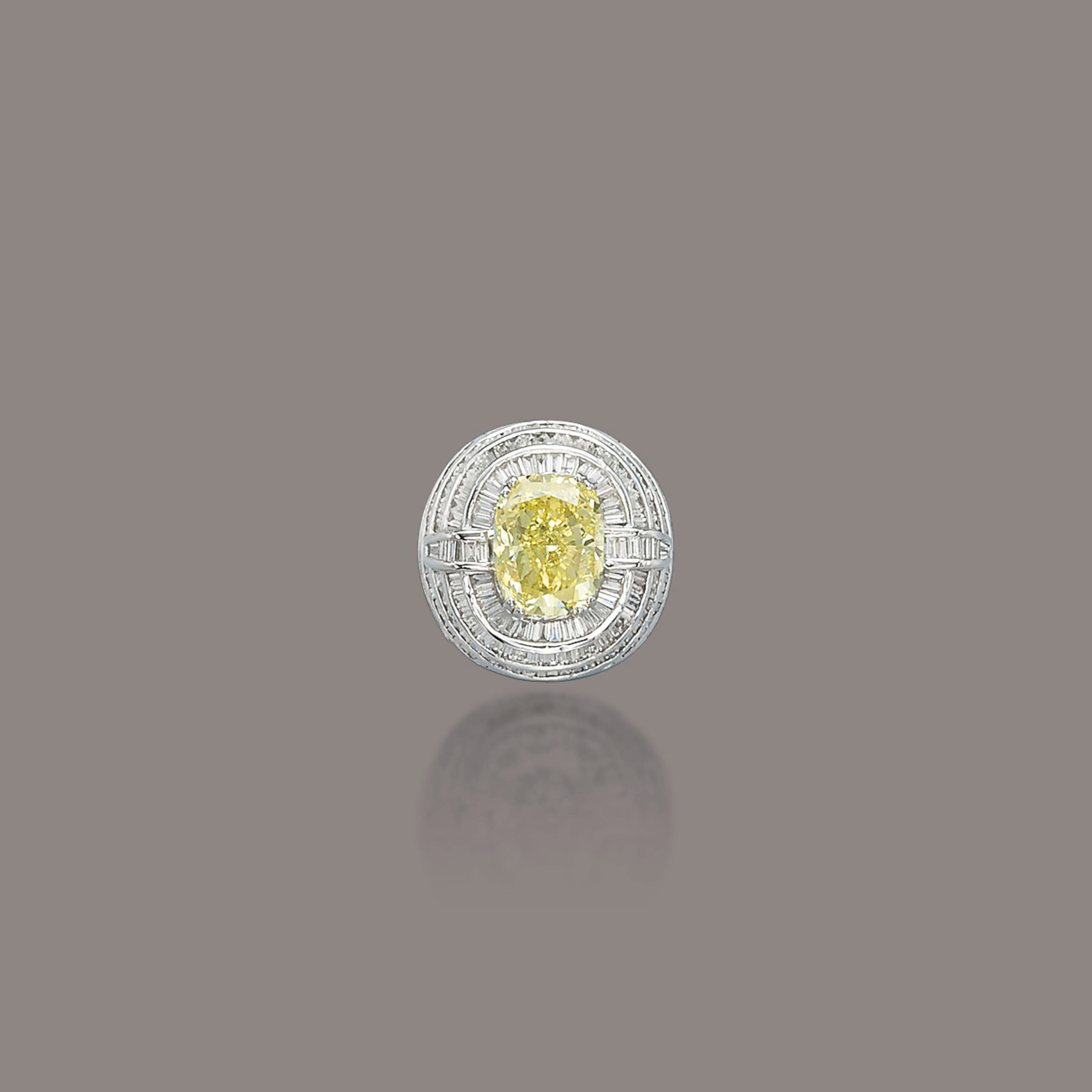 A COLOURED DIAMOND RING