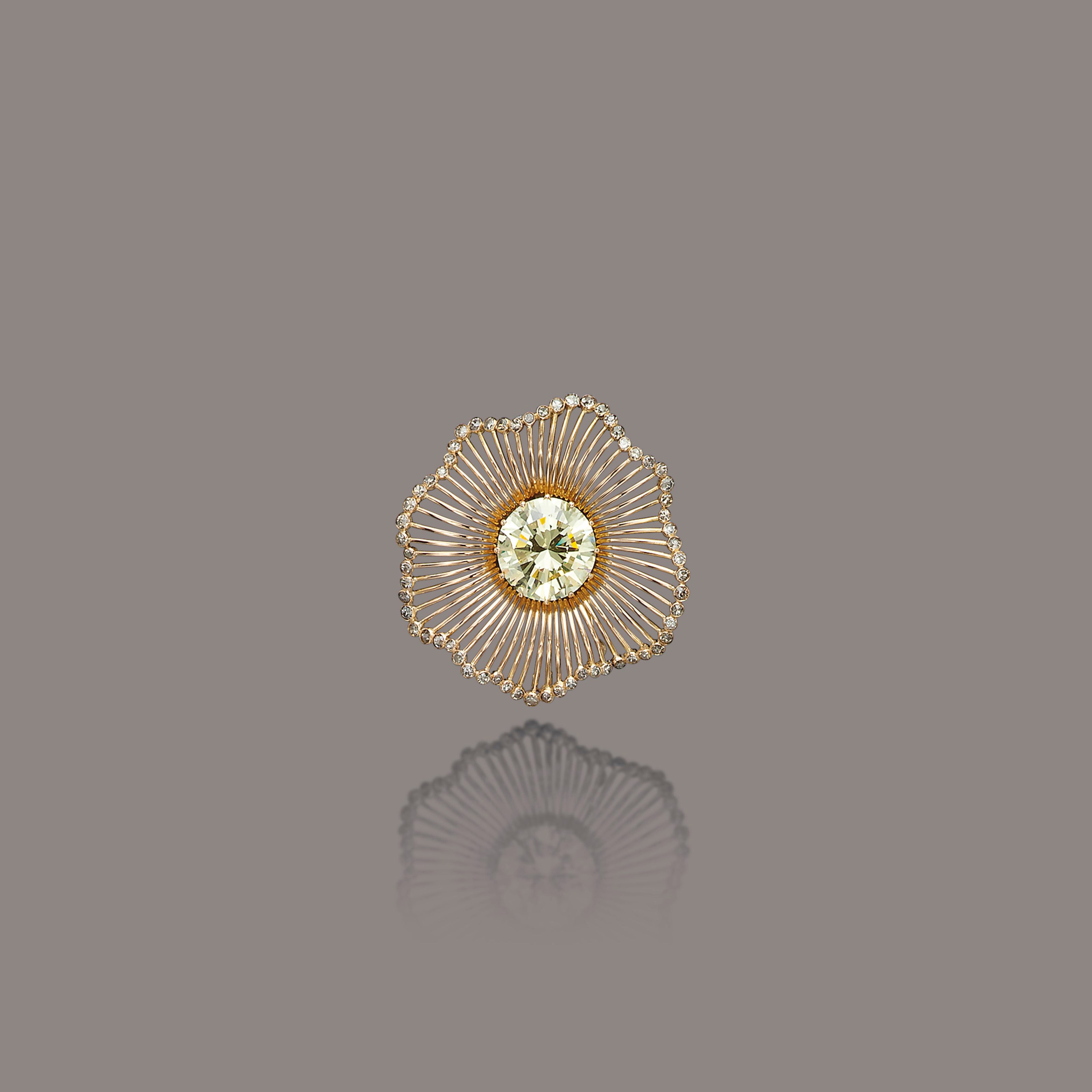 A COLOURED DIAMOND BROOCH