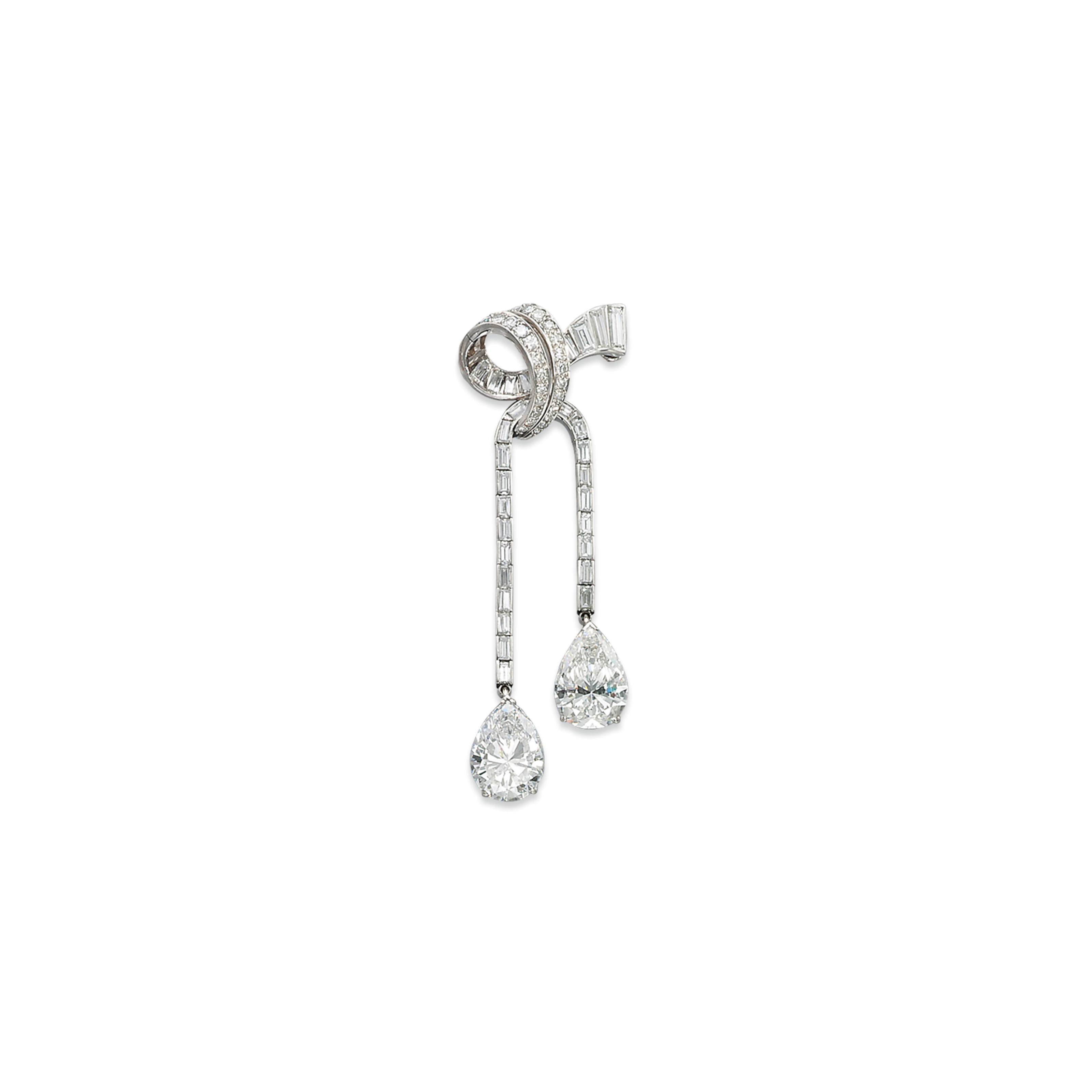 A DIAMOND BROOCH