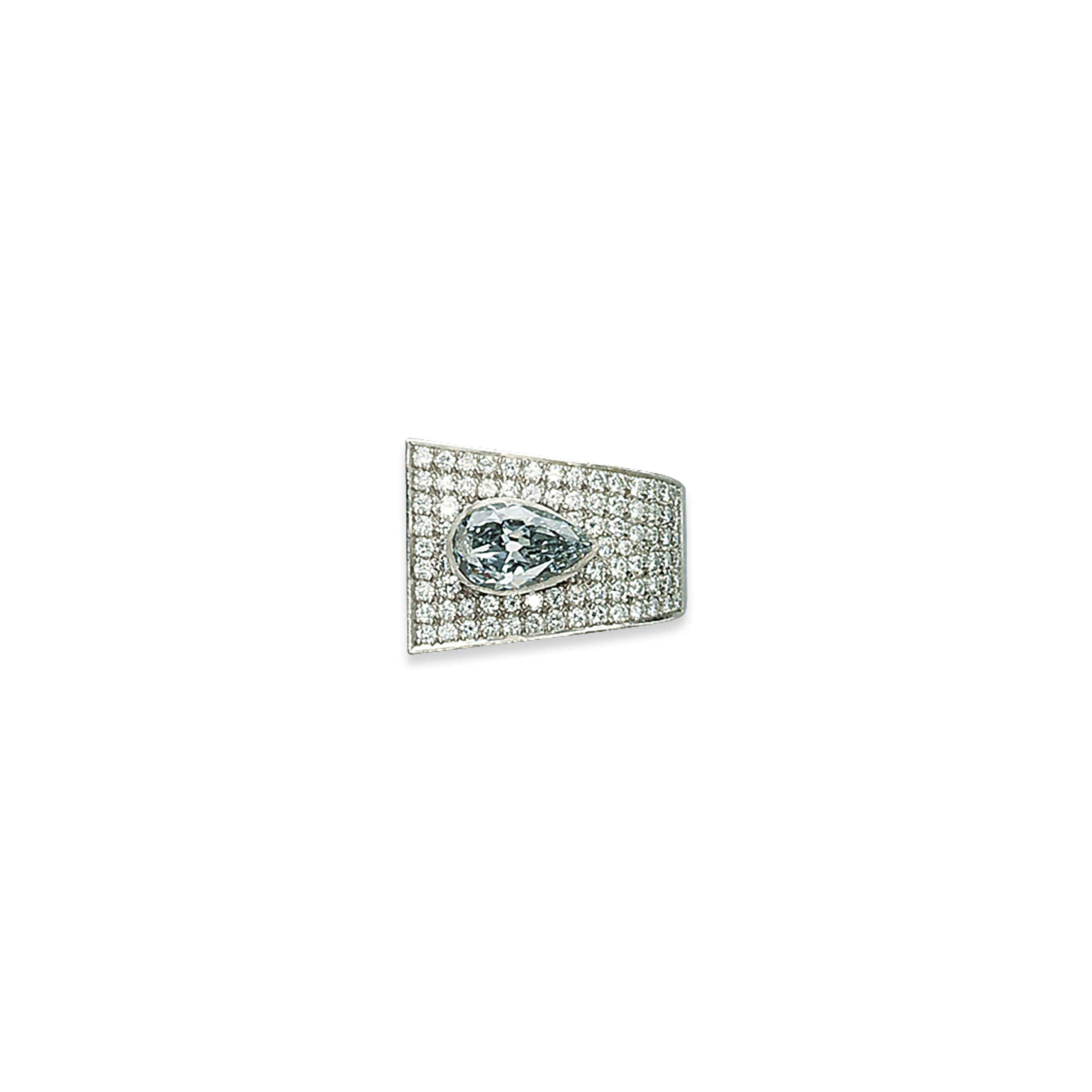 A COLOURED DIAMOND RING