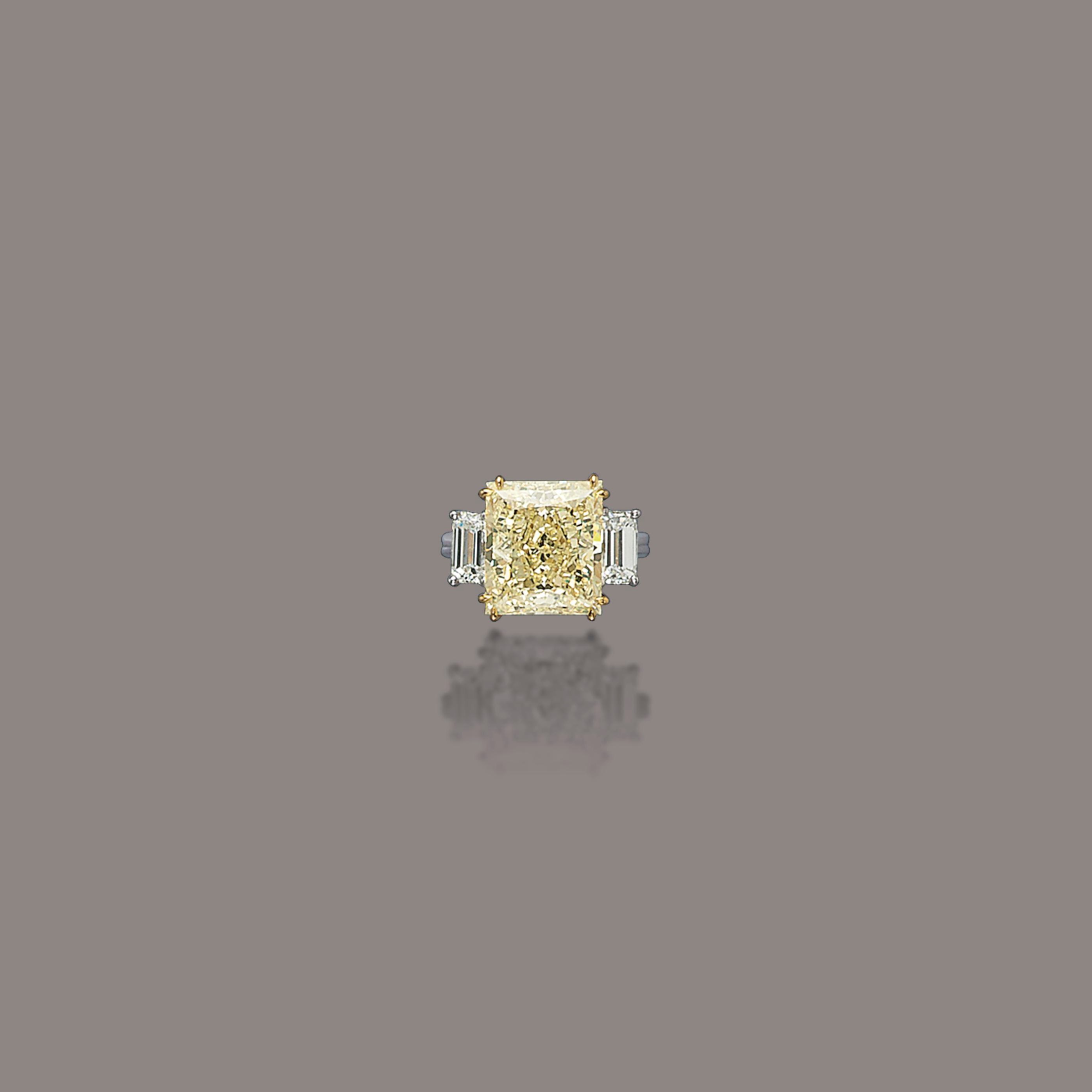 A COLOURED DIAMOND RING