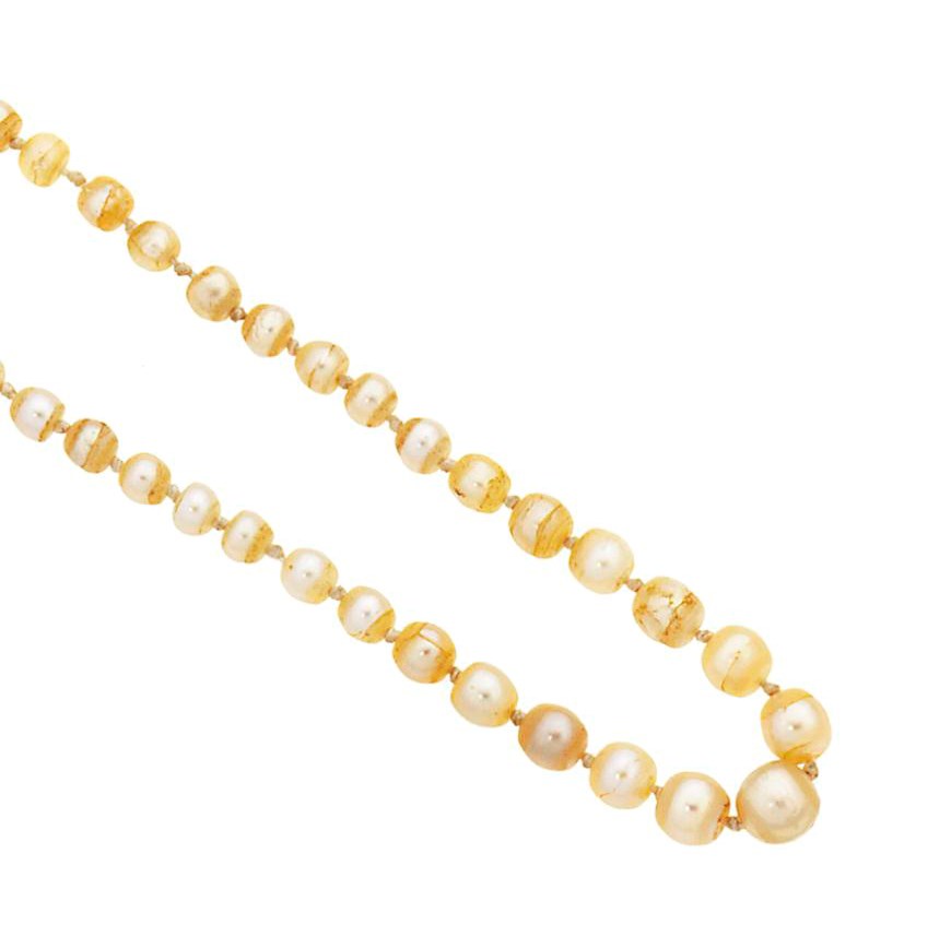 A natural pearl necklace