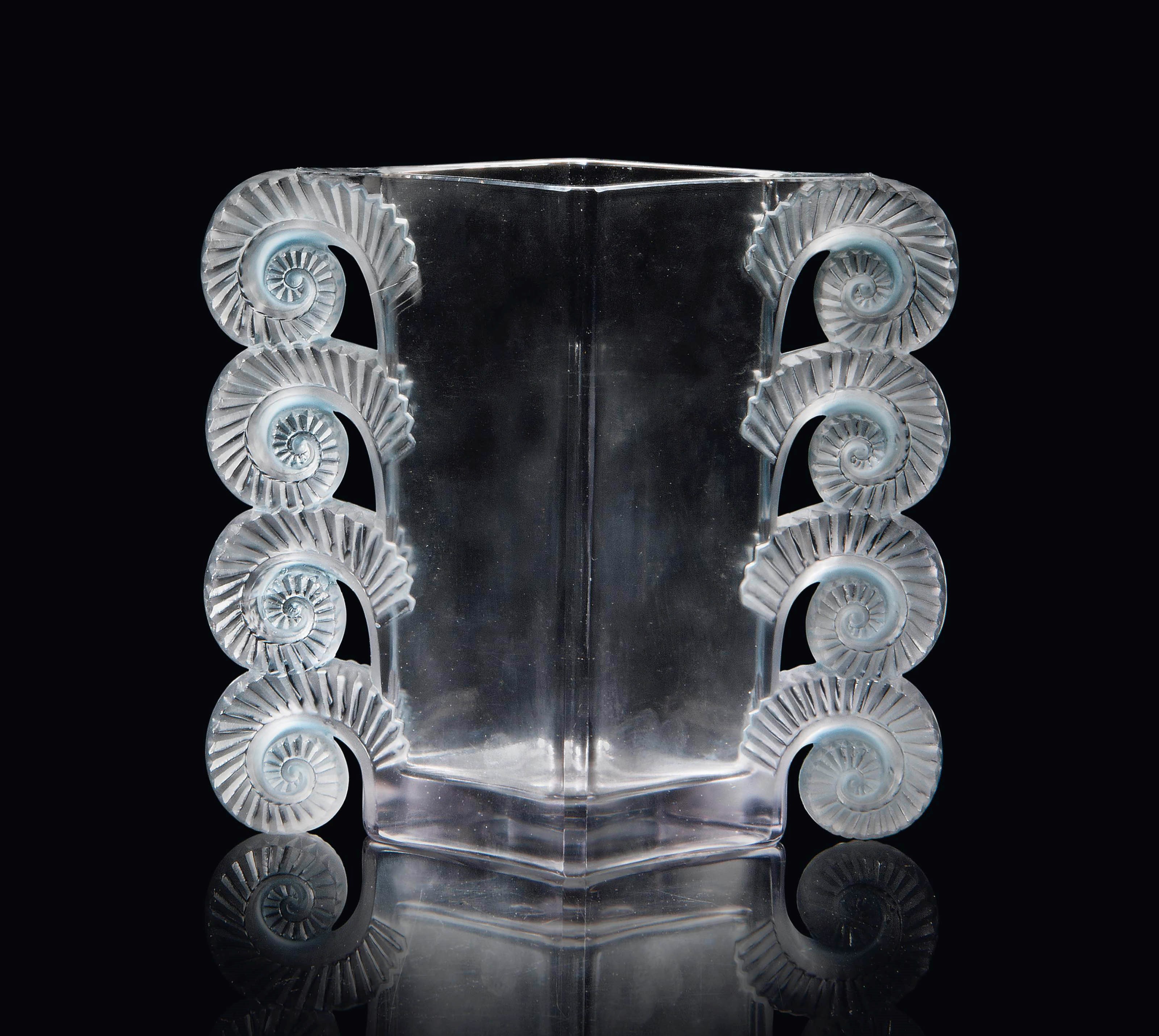 AMIENS VASE, NO. 1023