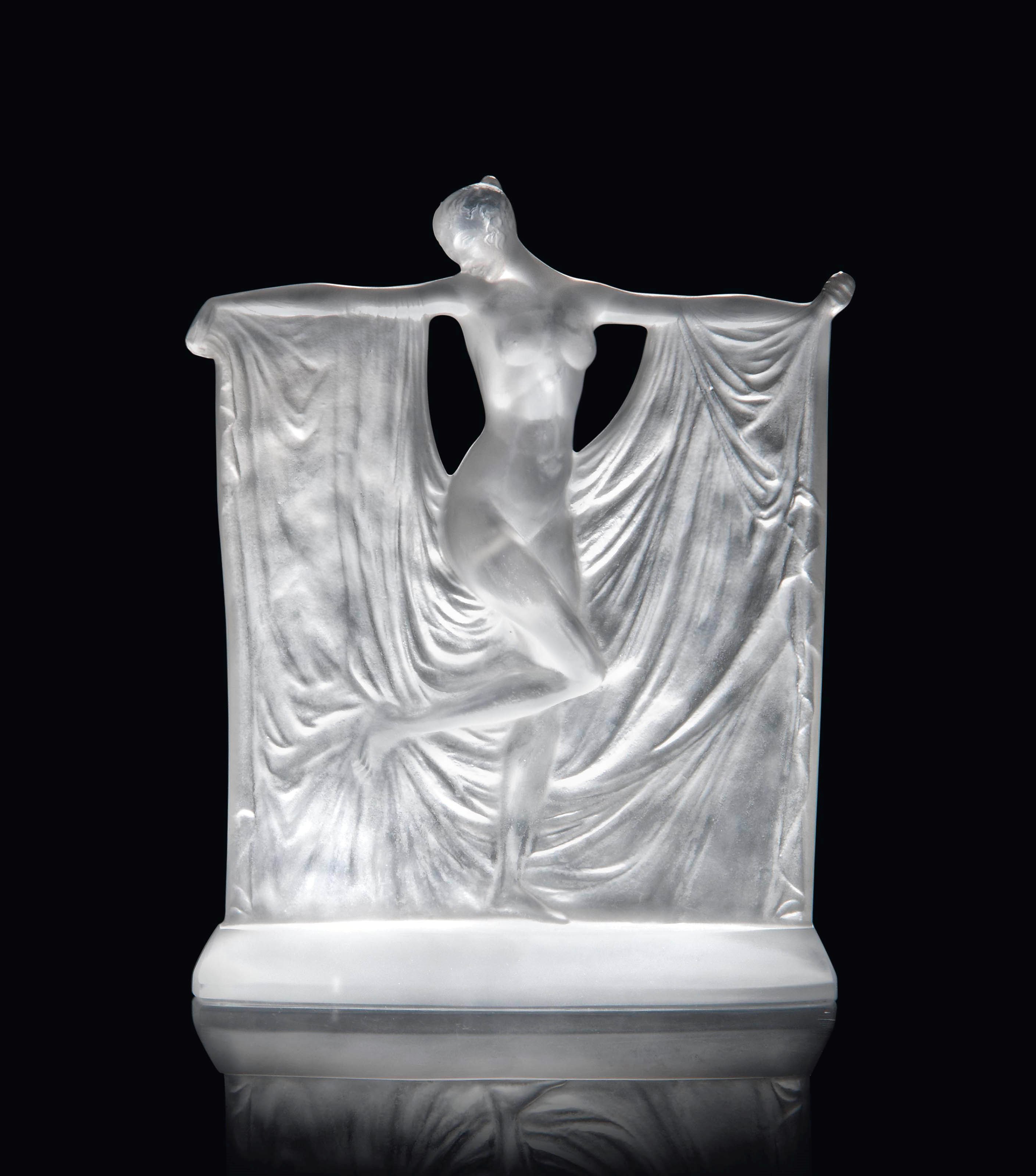 SUZANNE STATUETTE, NO. 833