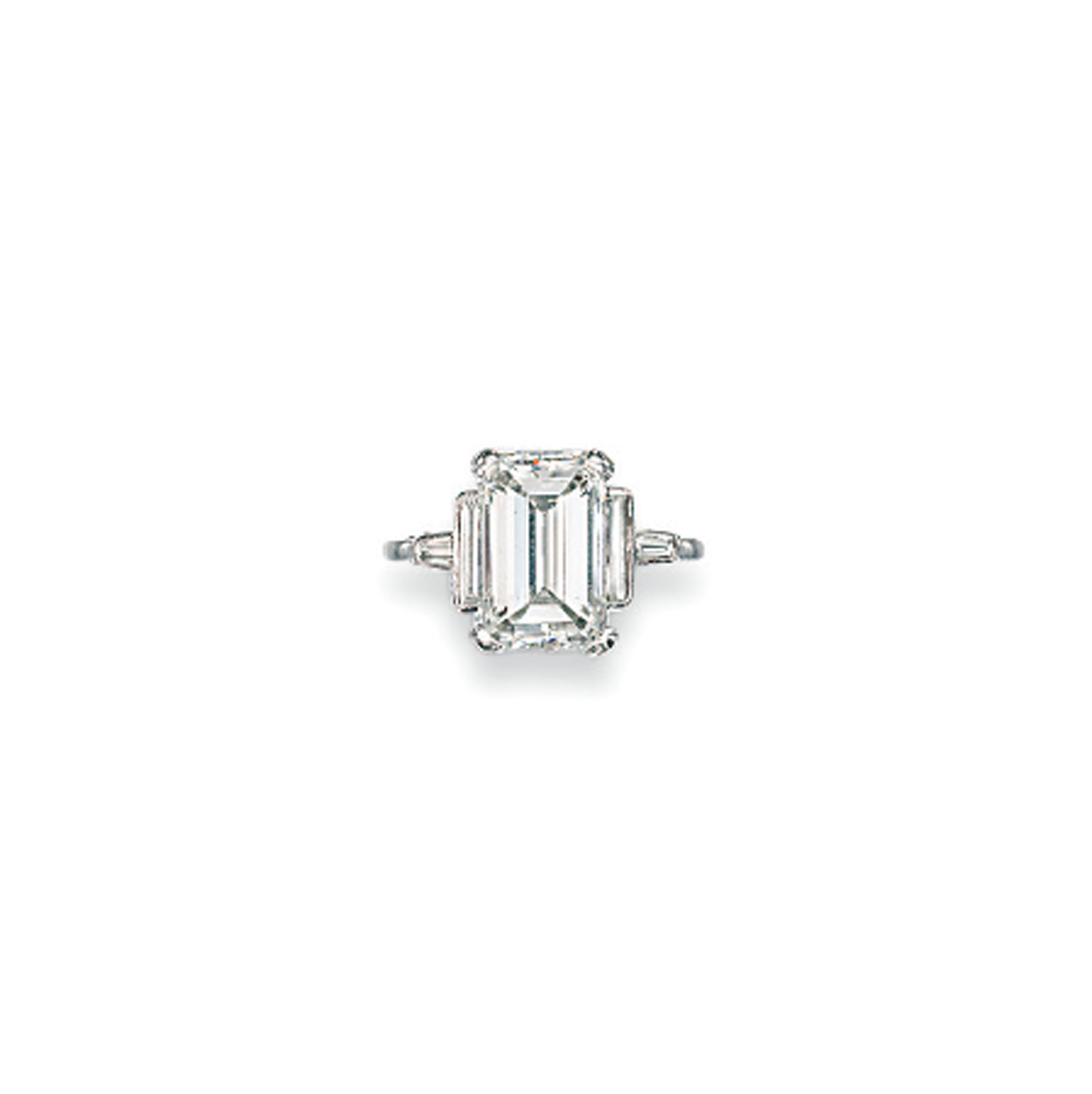 A DIAMOND SINGLE-STONE RING