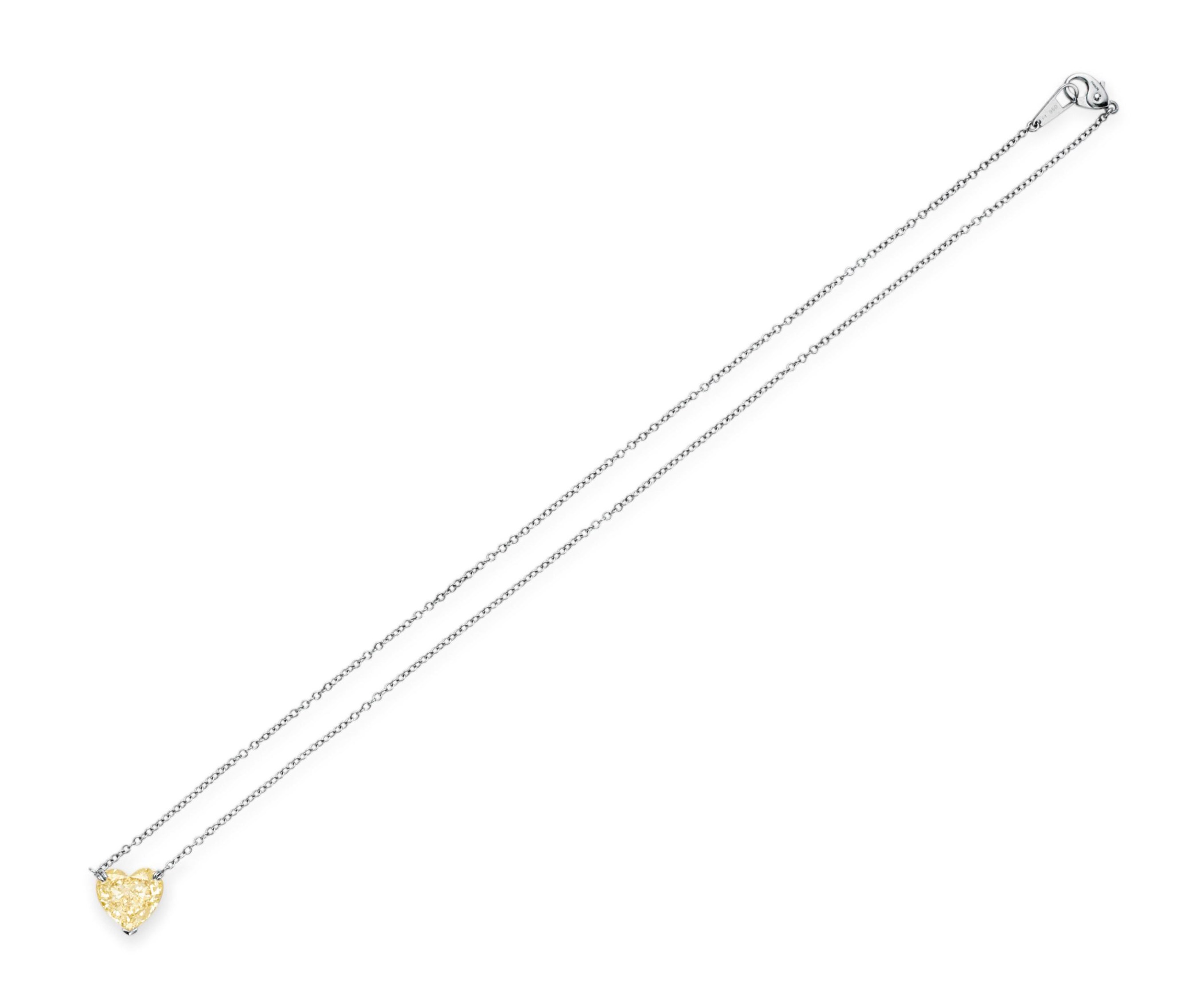 A DIAMOND PENDANT NECKLACE