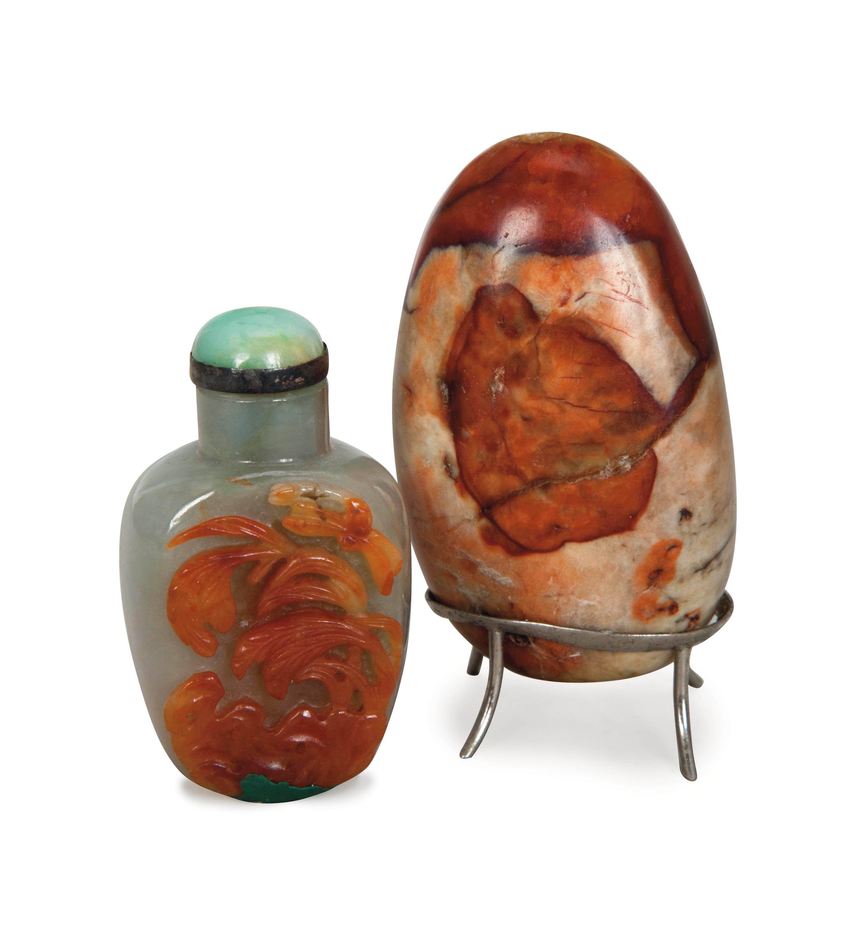 TWO CHINESE SNUFF BOTTLES,