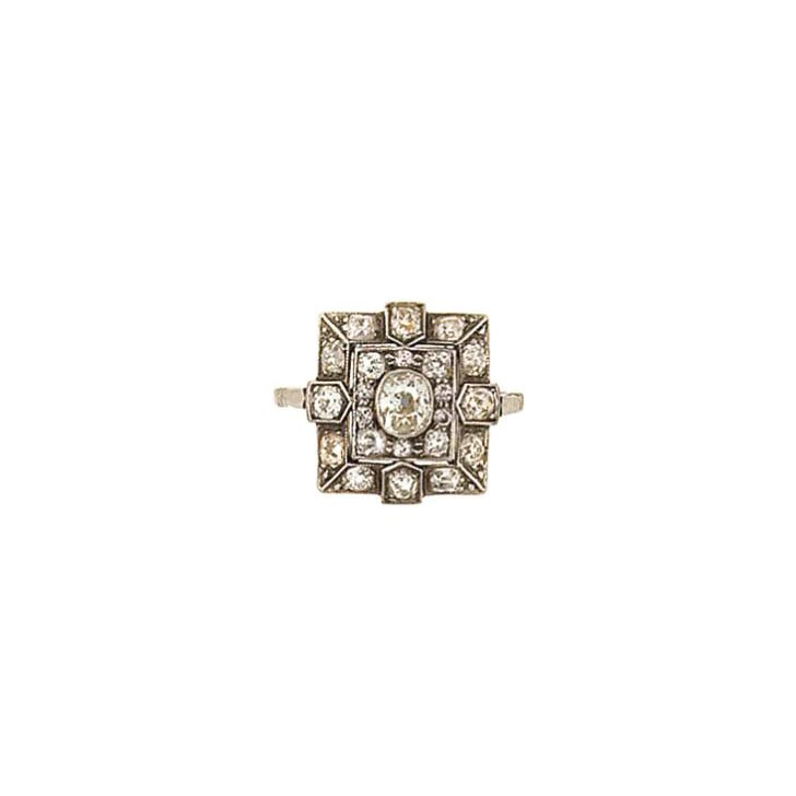 An Art Deco diamond ring