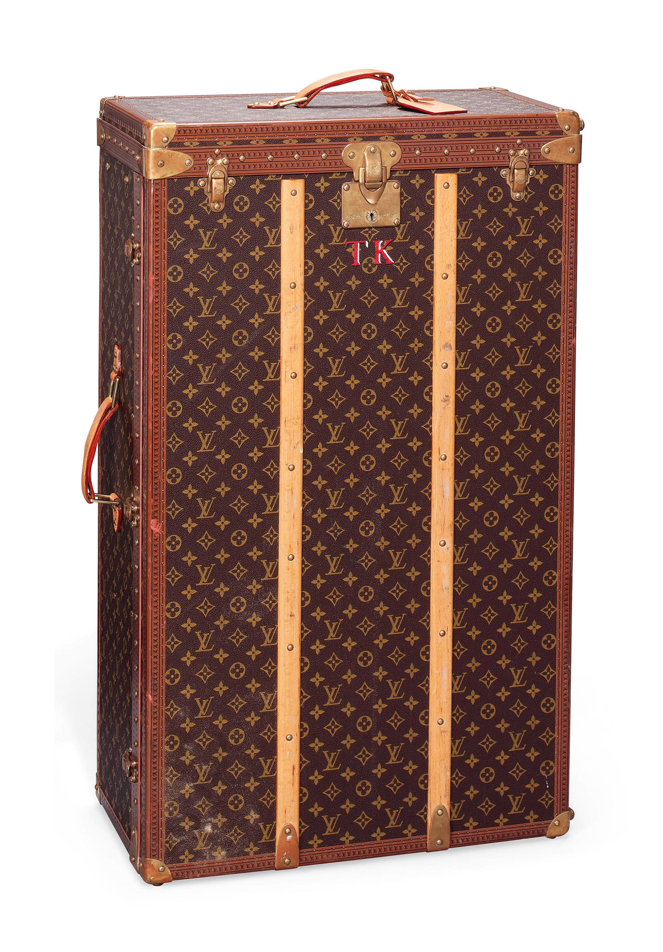 A WARDROBE TRUNK IN MONOGRAM CANVAS