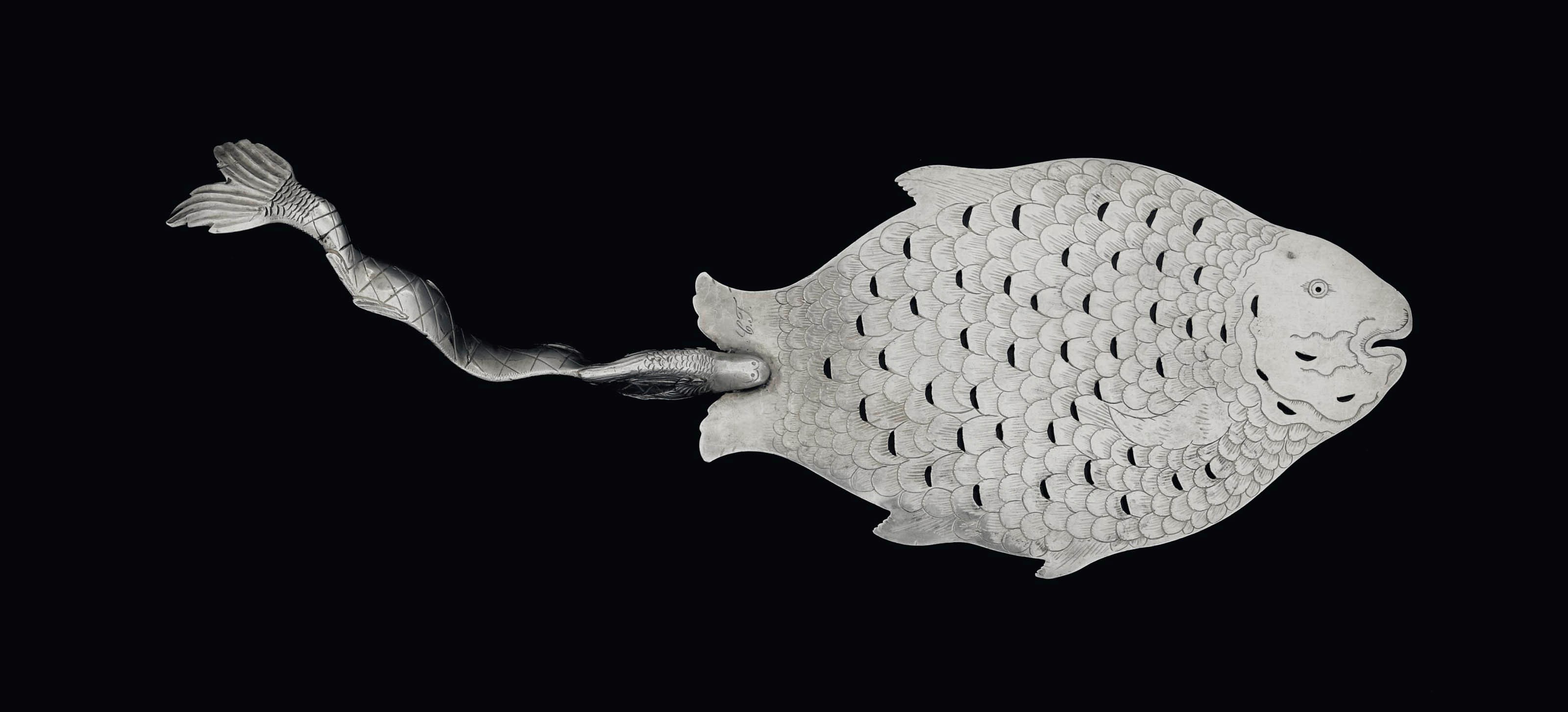 PELLE A POISSON EN ARGENT