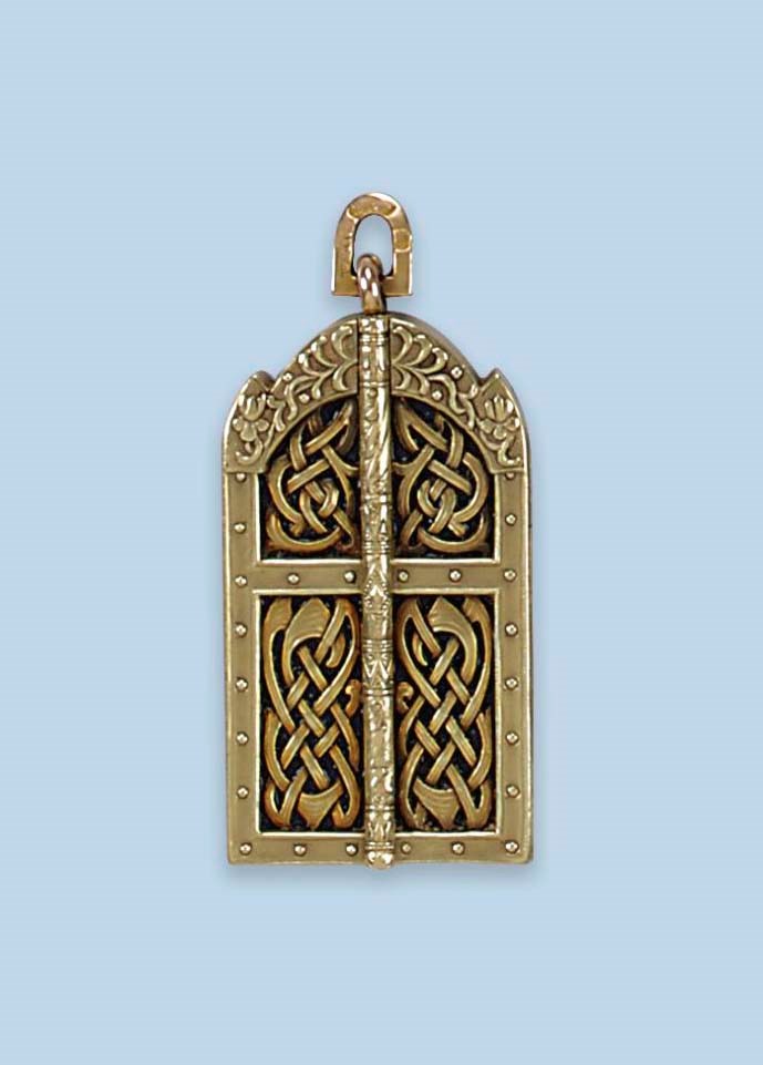 AN ANTIQUE RUSSIAN PENDANT