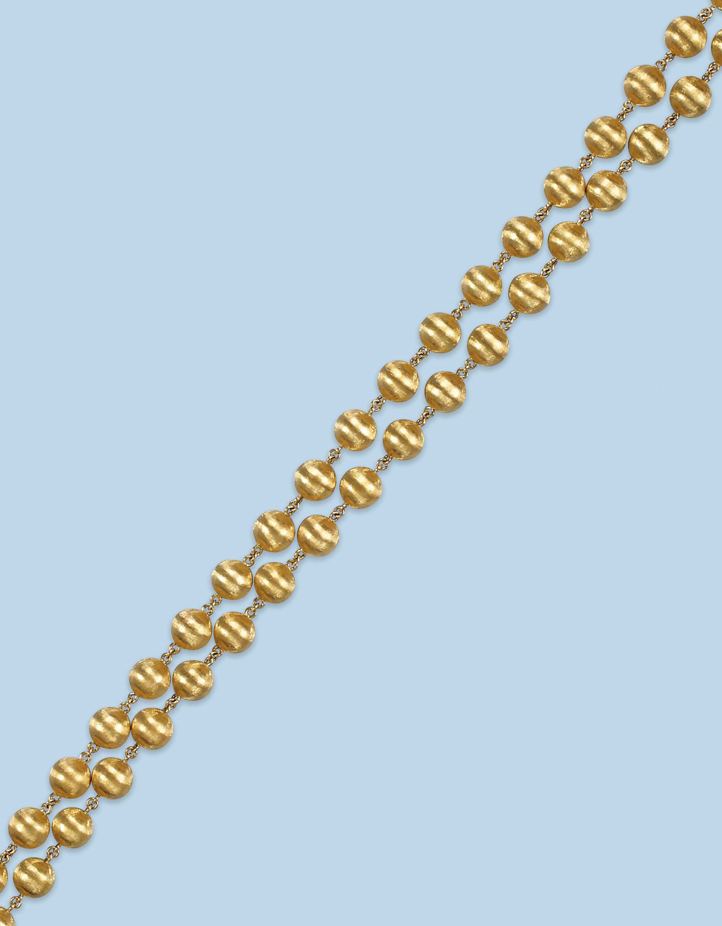 A GOLD NECKLACE