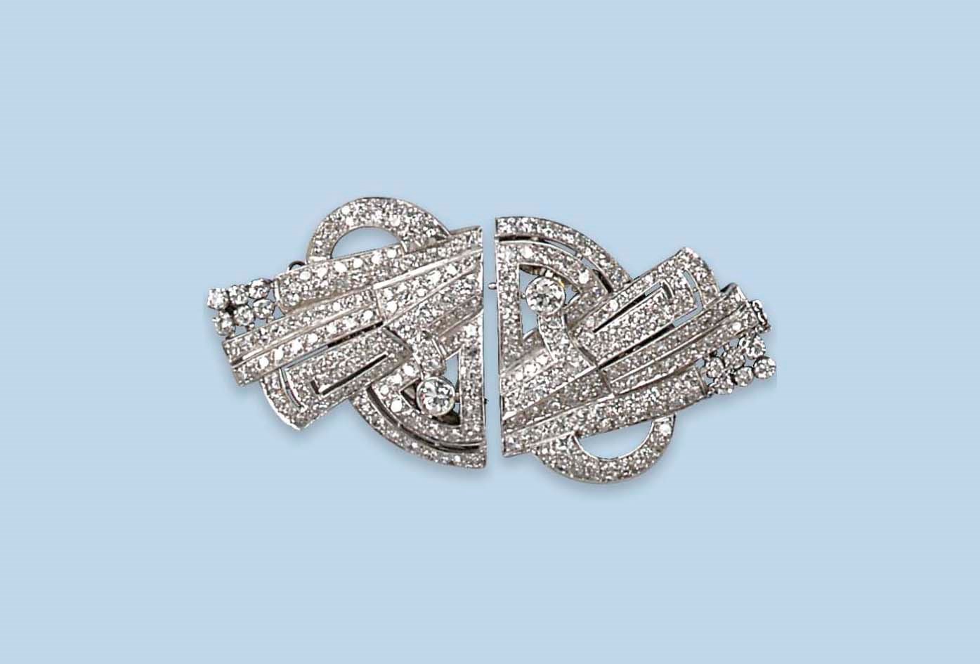 A DIAMOND CLIP/BROOCH