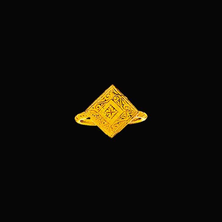 An Islamic gold ring