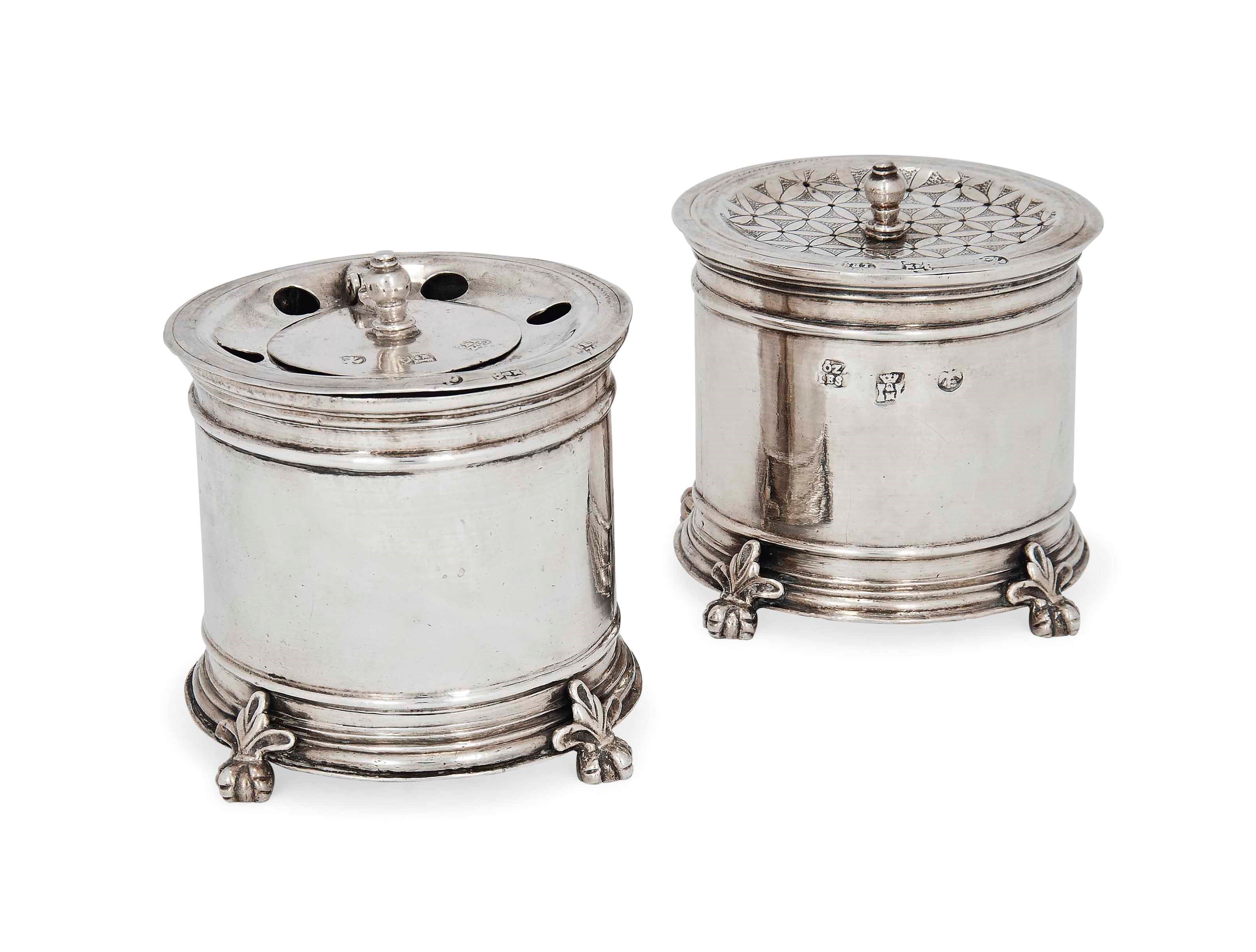 A MEXICAN SILVER INKWELL AND POUNCE POT EN SUITE, IN THE 18TH CENTURY COLONIAL MANNER