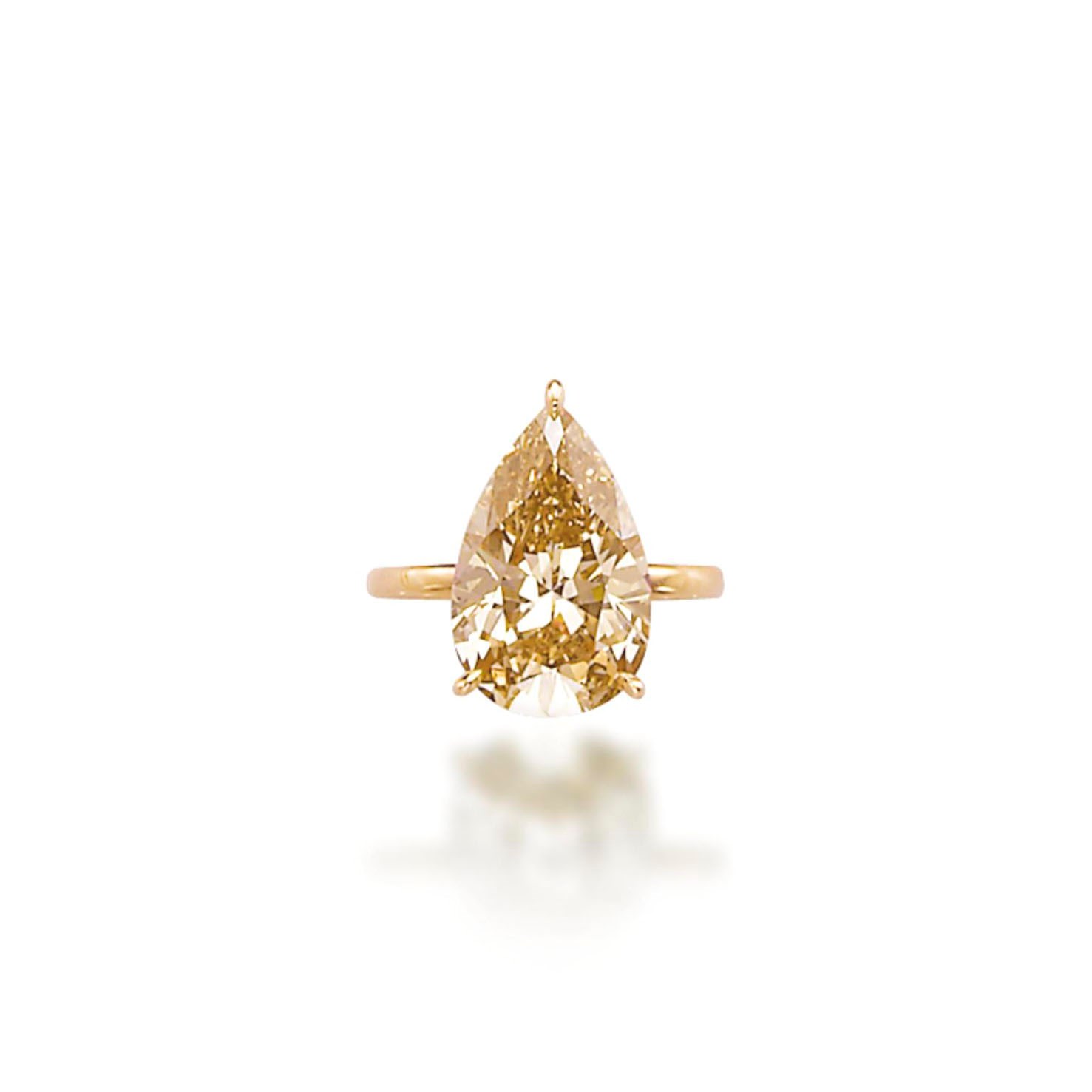 A COLOURED DIAMOND RING