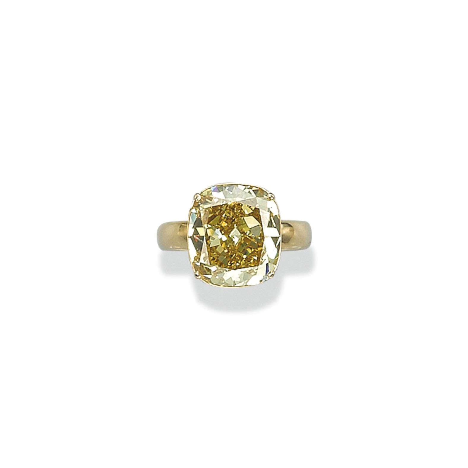 A COLOURED DIAMOND RING
