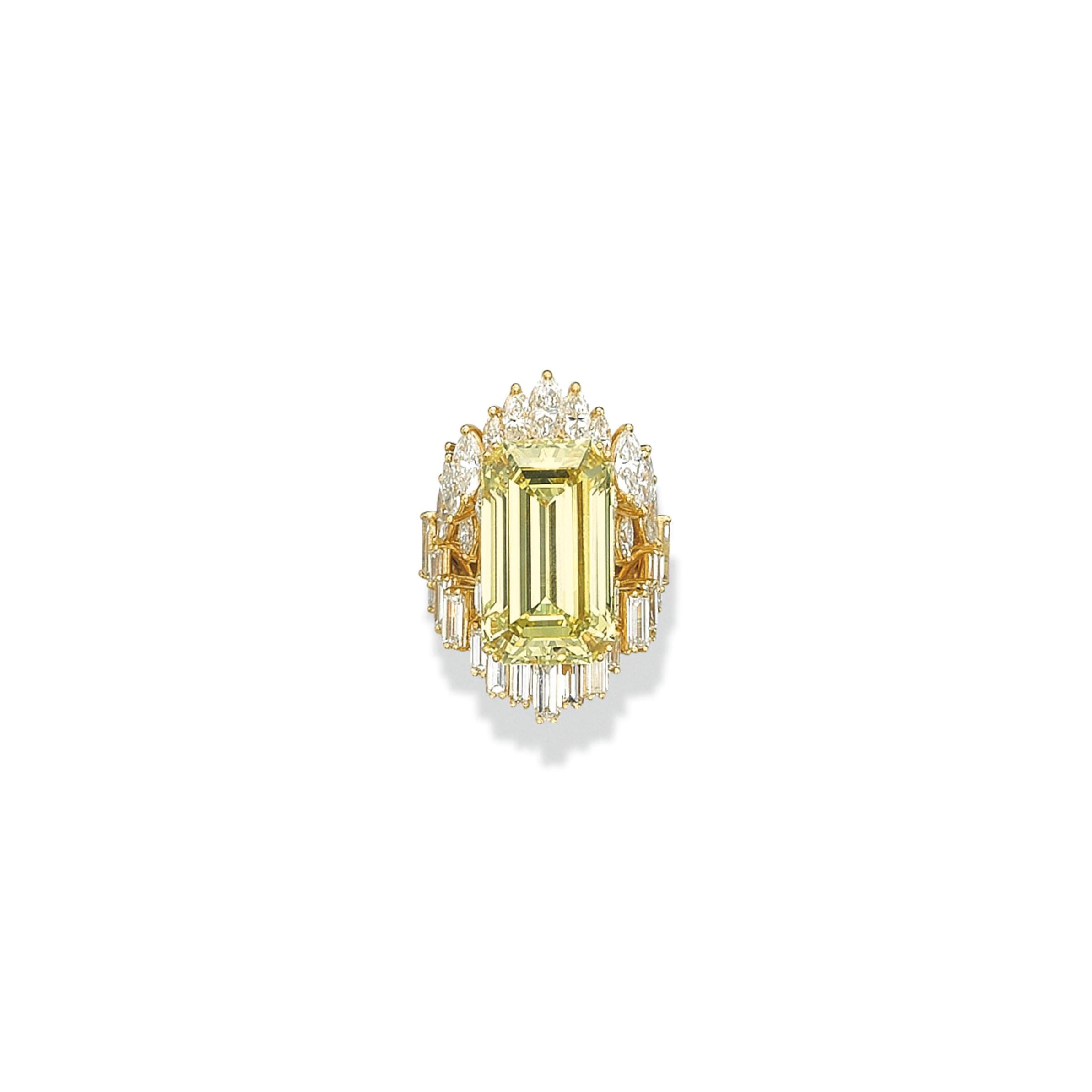 A COLOURED DIAMOND RING