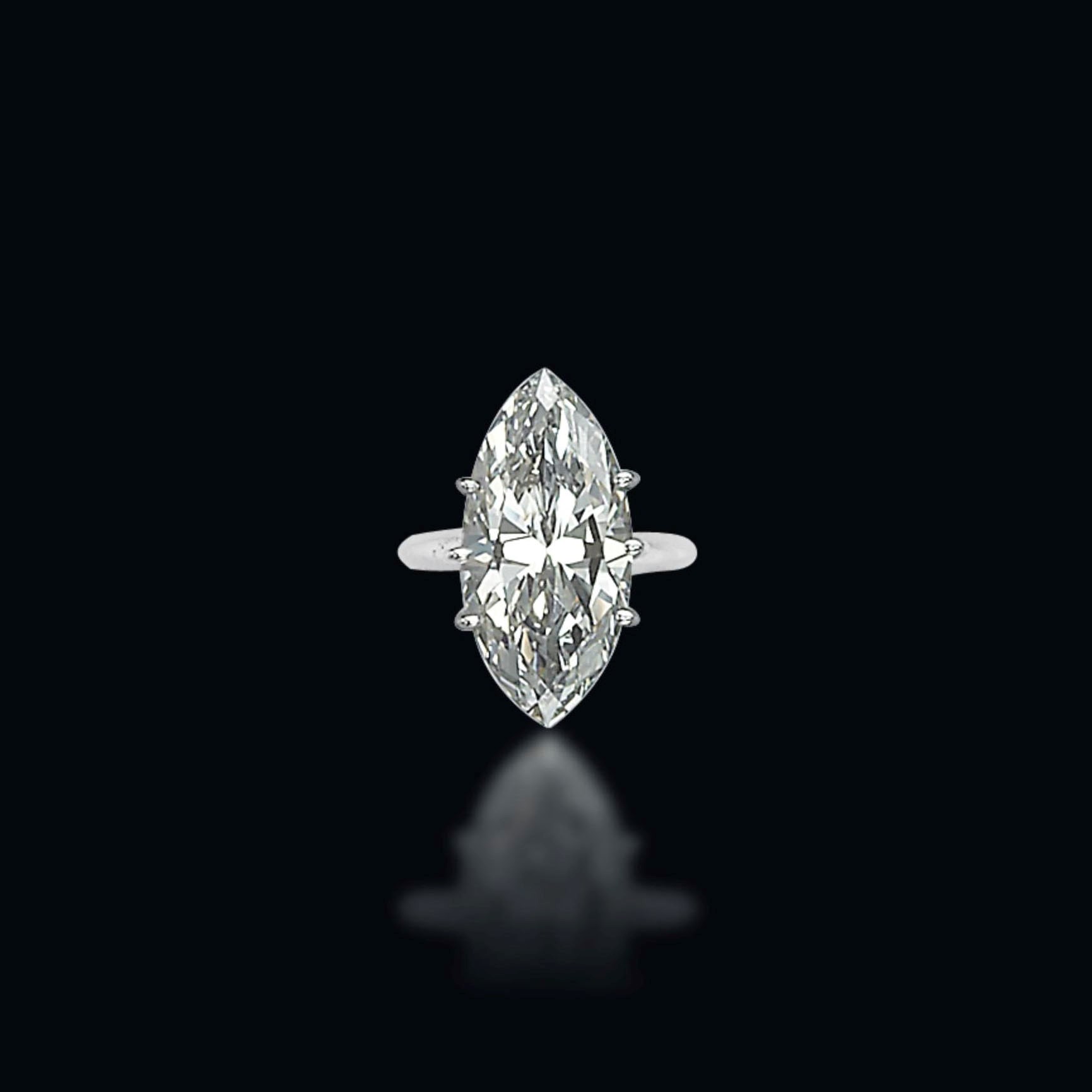 A COLOURED DIAMOND RING