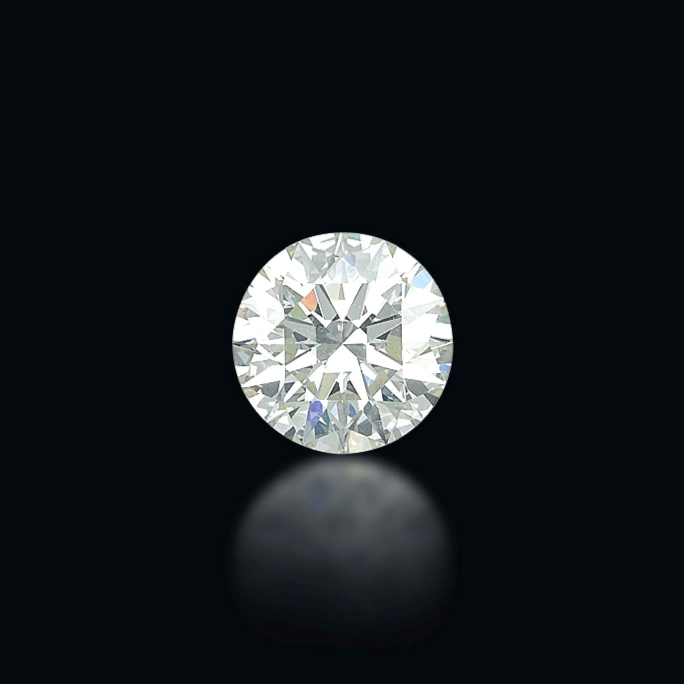 A STUNNING UNMOUNTED DIAMOND