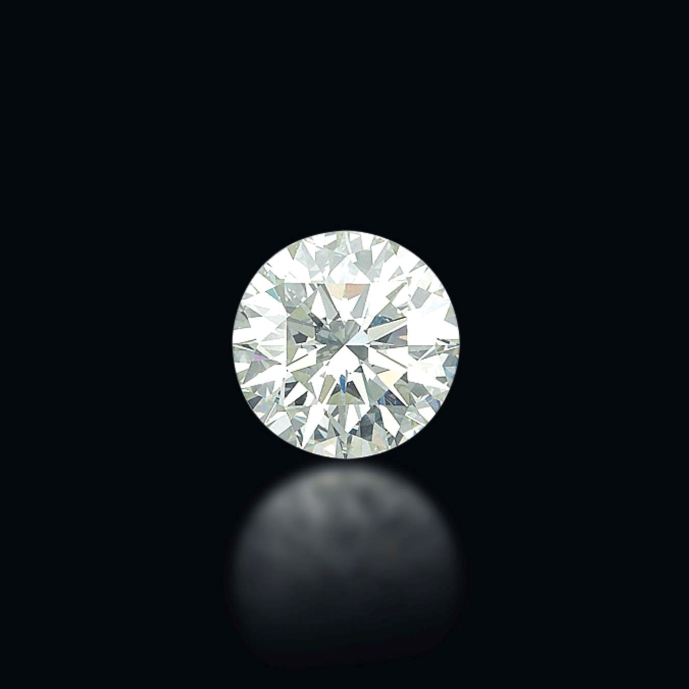 A STUNNING UNMOUNTED DIAMOND