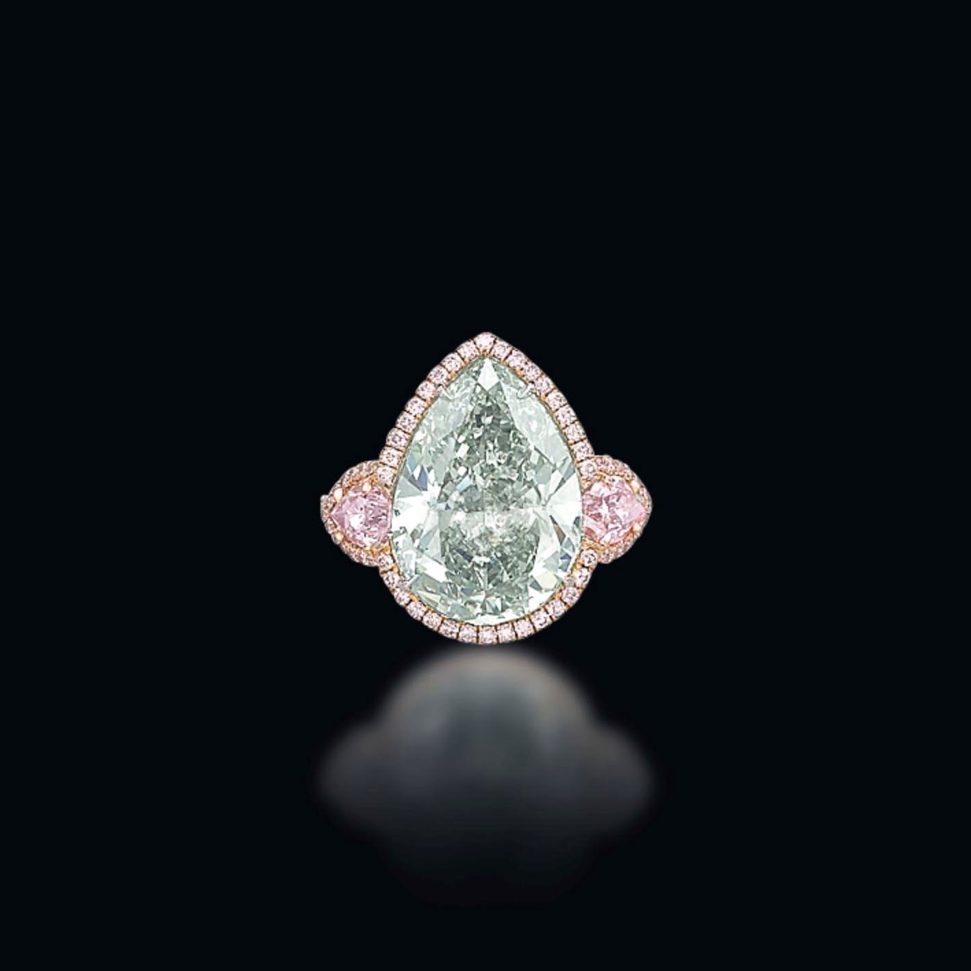 A COLOURED DIAMOND RING