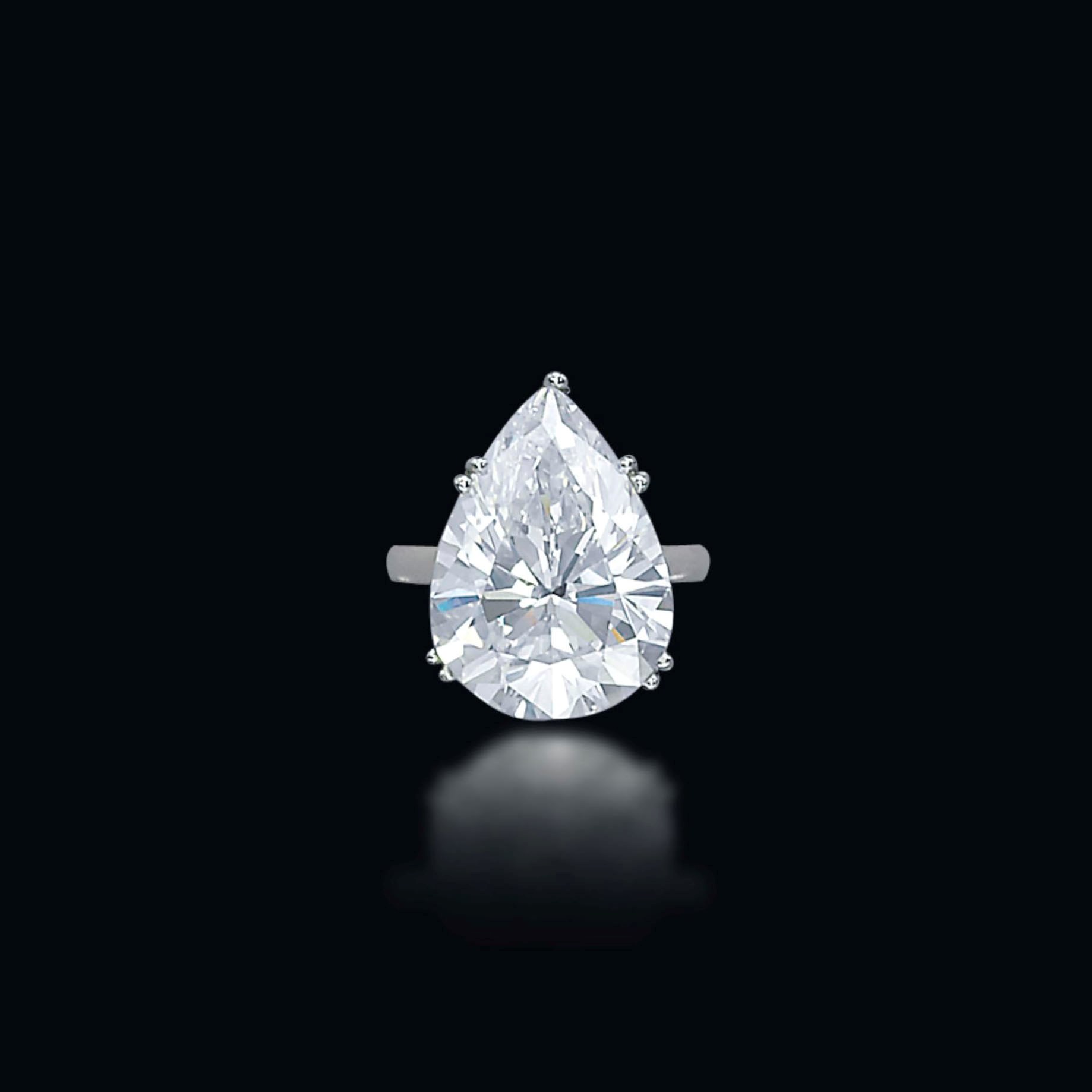 A SUPERB DIAMOND RING