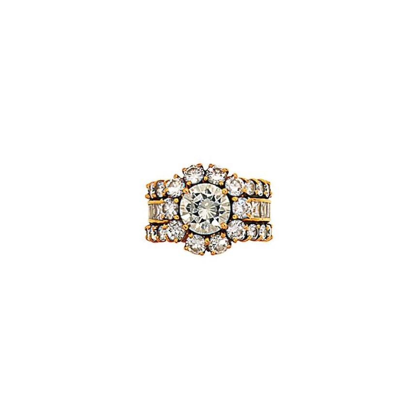 A diamond cluster ring