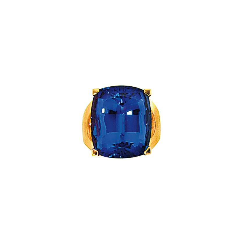 A tanzanite dress ring