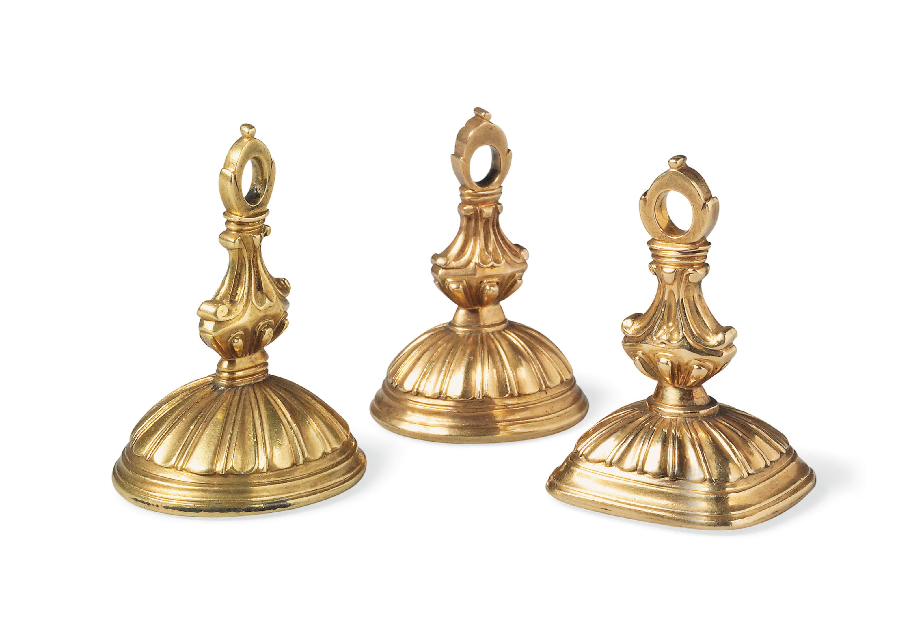 A GROUP OF THREE GOLD-MOUNTED FOB SEALS