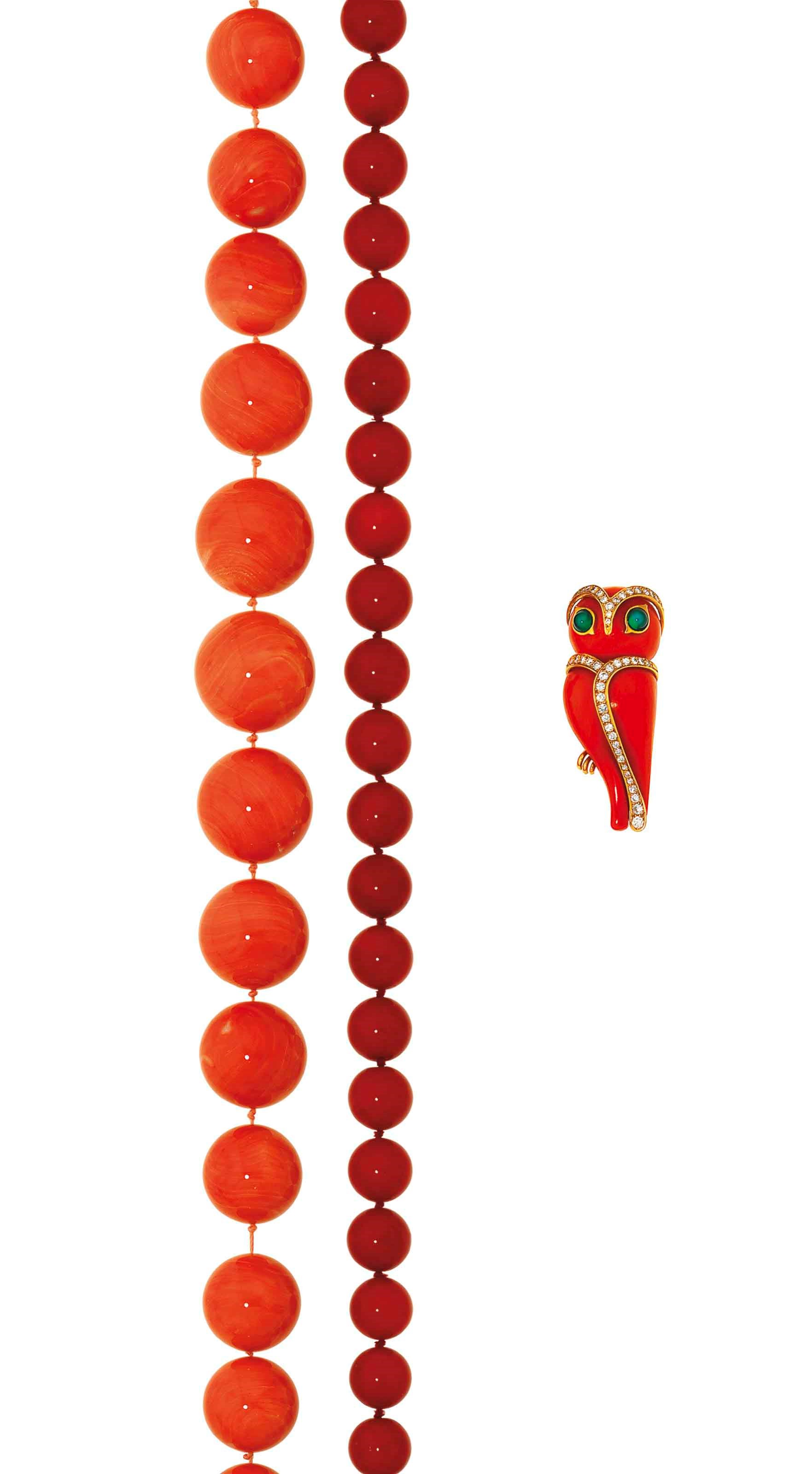 A small group of jewellery
