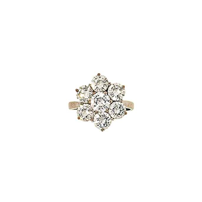 A diamond cluster ring