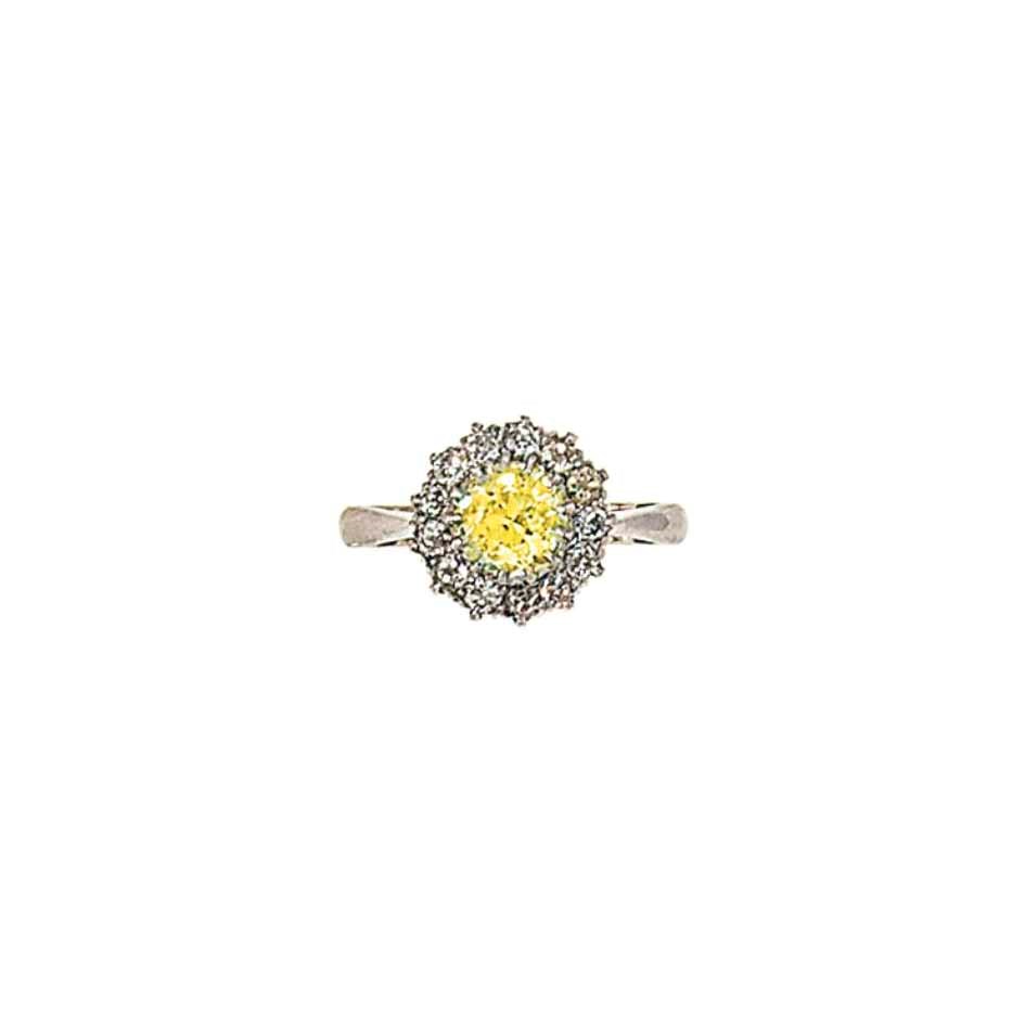 A diamond cluster ring