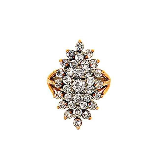 A diamond cluster ring