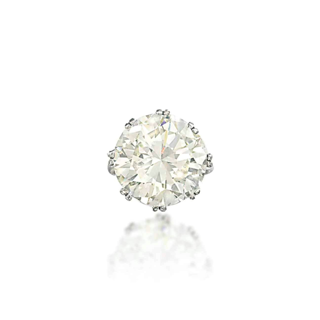 A DIAMOND SINGLE-STONE RING