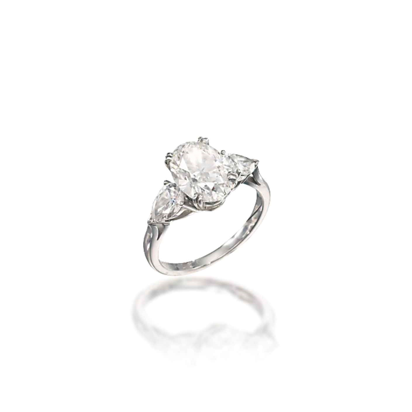 A DIAMOND SINGLE-STONE RING
