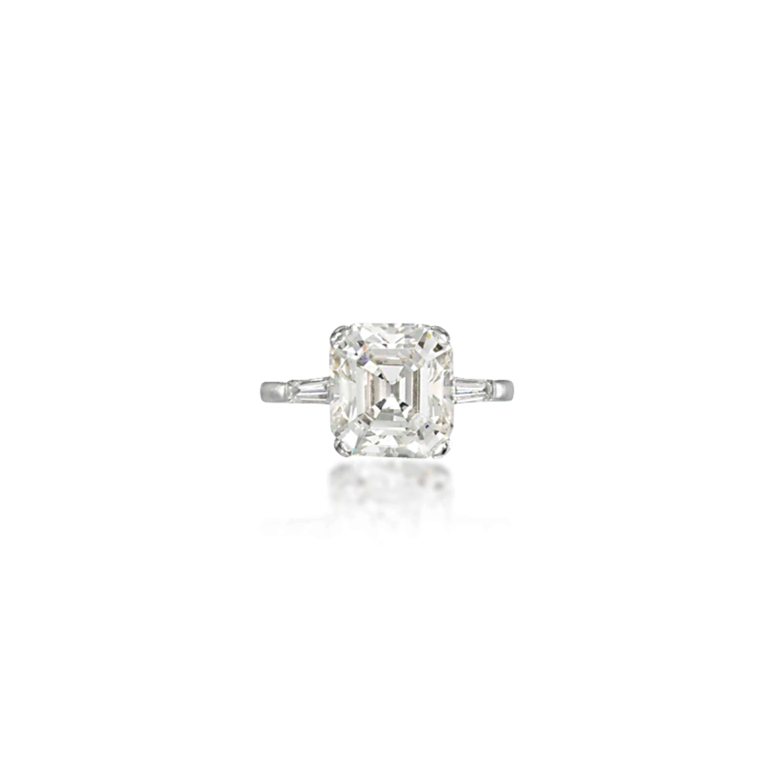 A DIAMOND SINGLE-STONE RING