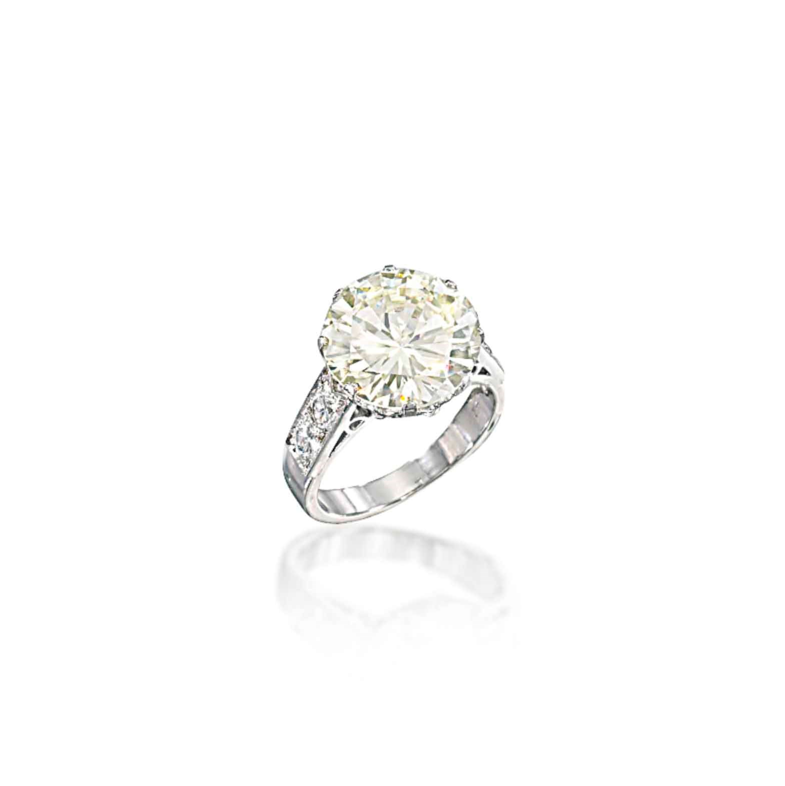 A DIAMOND SINGLE-STONE RING