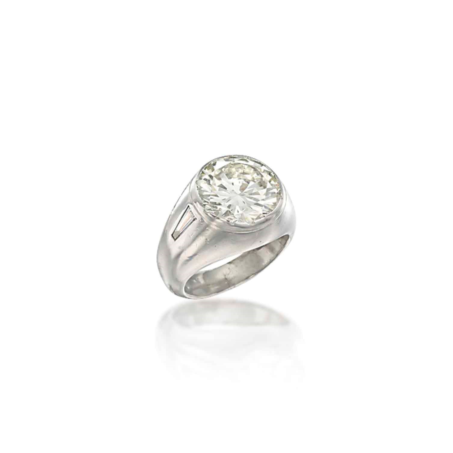 A DIAMOND SINGLE-STONE RING