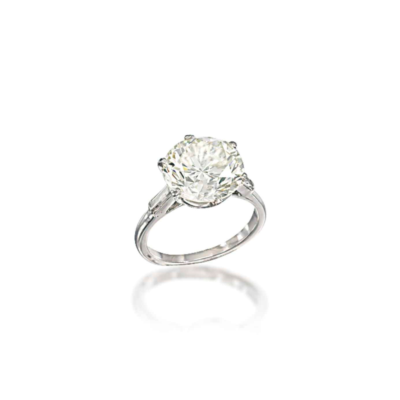 A DIAMOND SINGLE-STONE RING