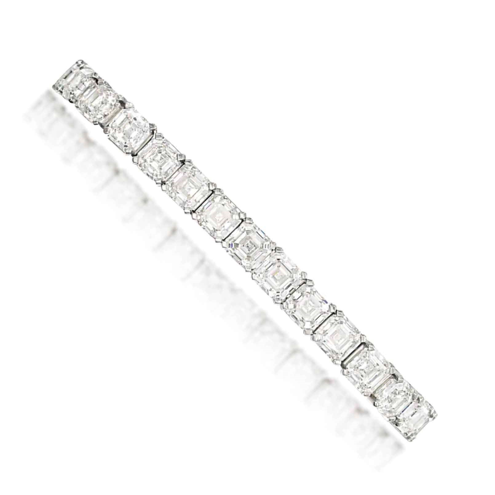 A PLATINUM DIAMOND BRACELET