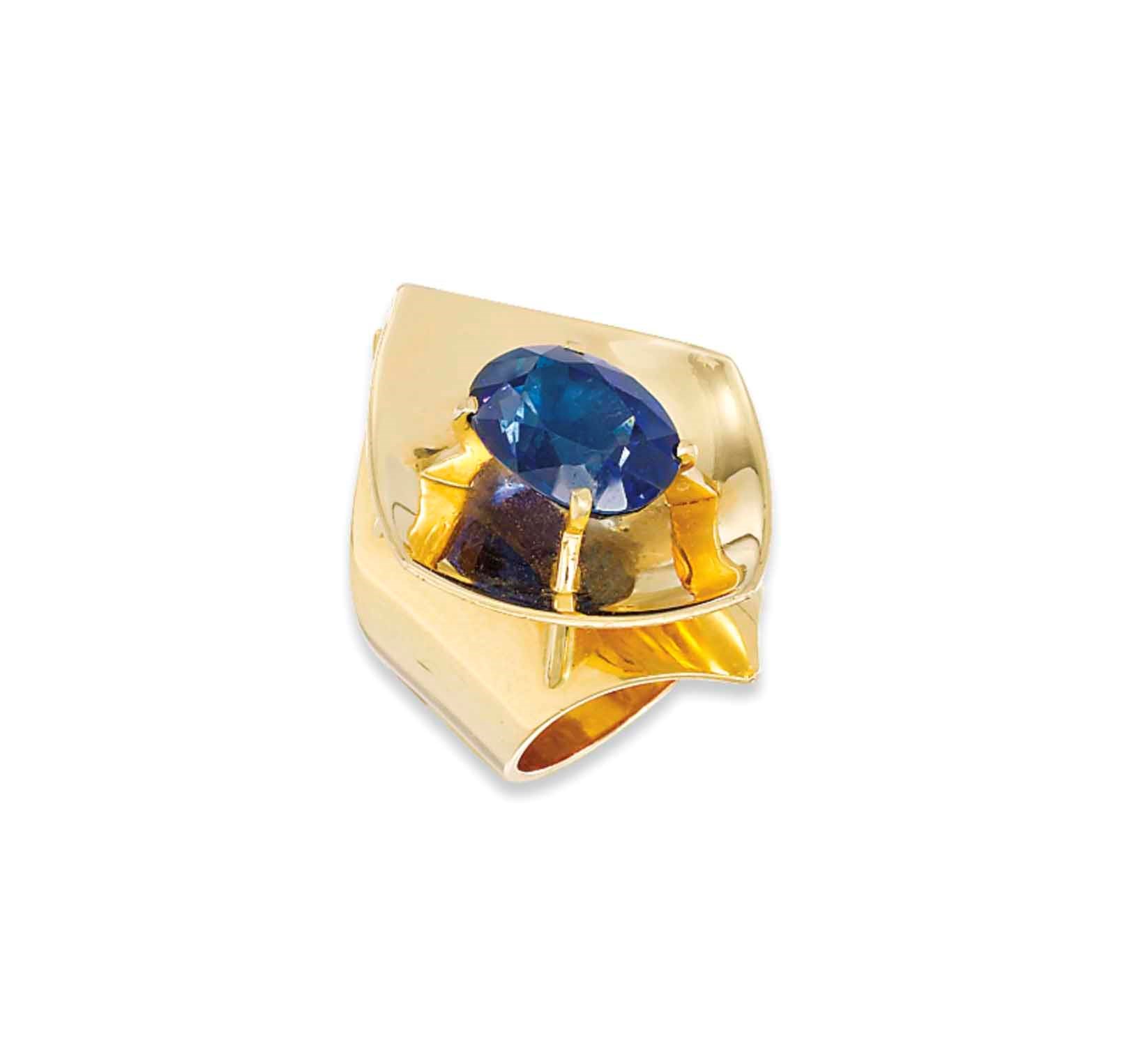 A SAPPHIRE DRESS RING