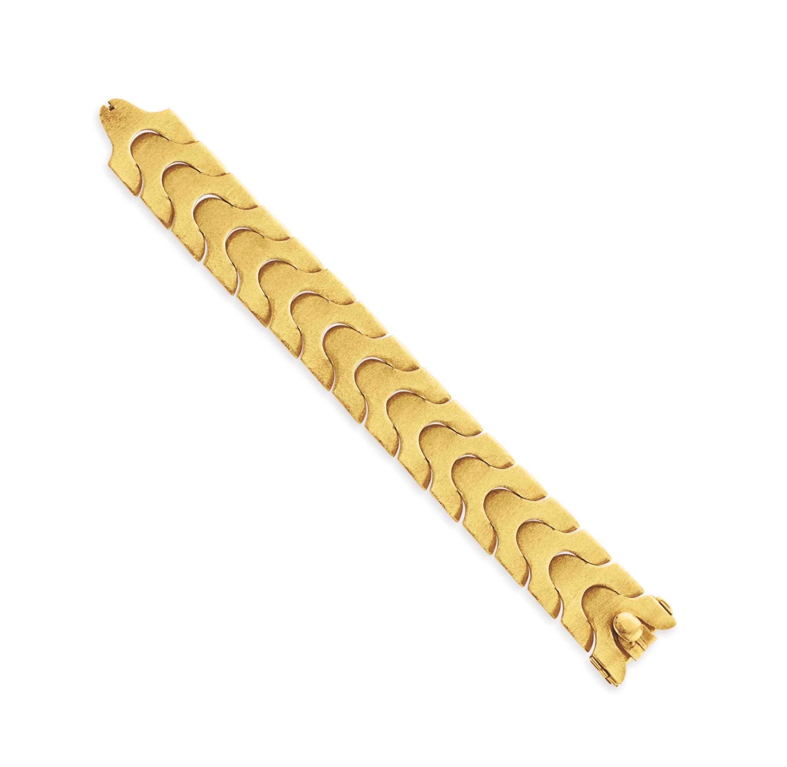A GOLD BRACELET