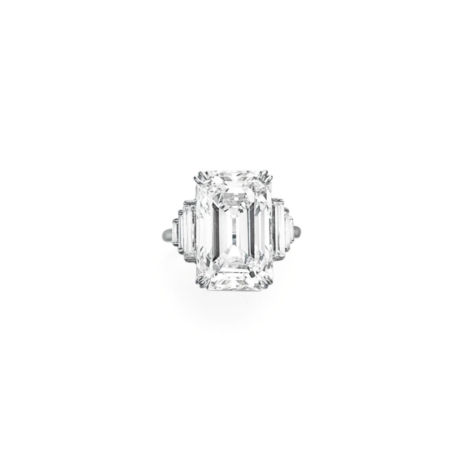 AN ELEGANT DIAMOND RING