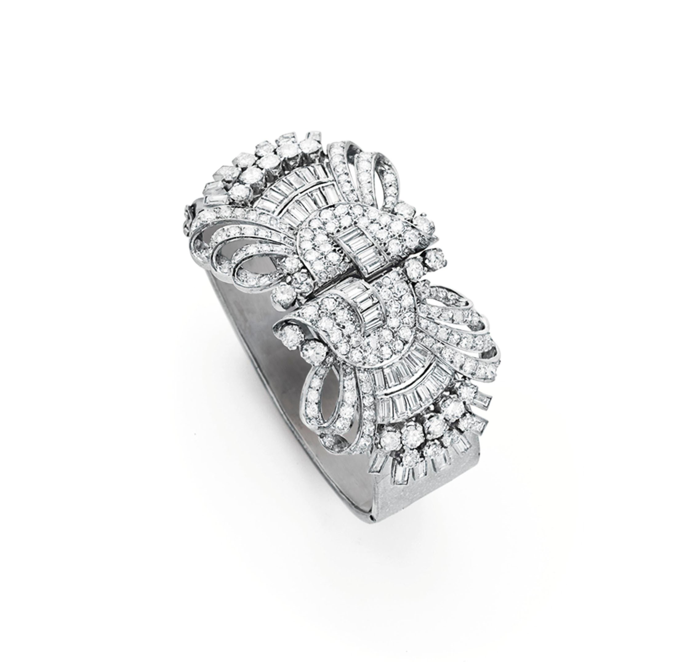 A DIAMOND BANGLE BRACELET