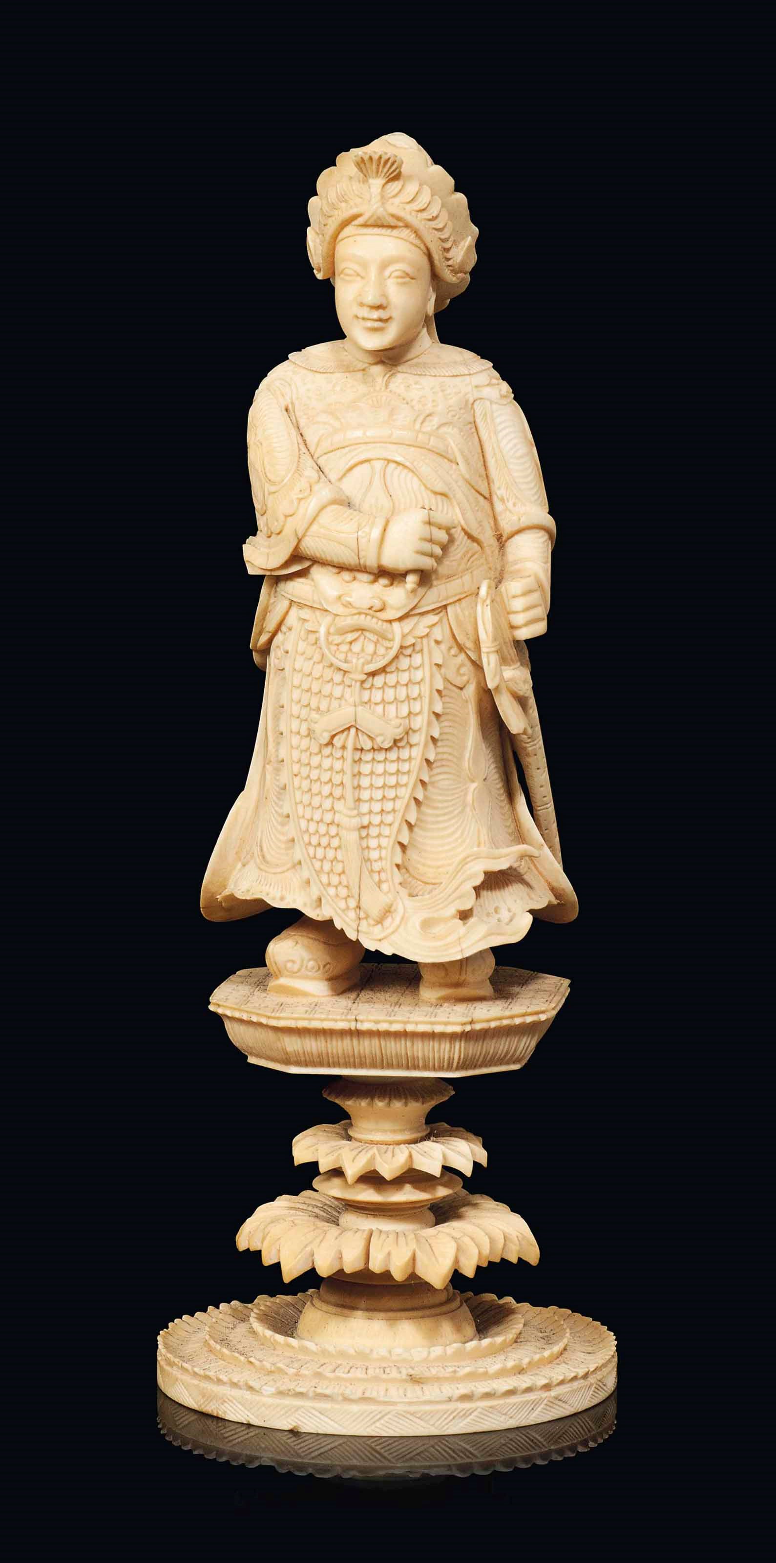 A LARGE CHINESE-EXPORT IVORY CHESS KING