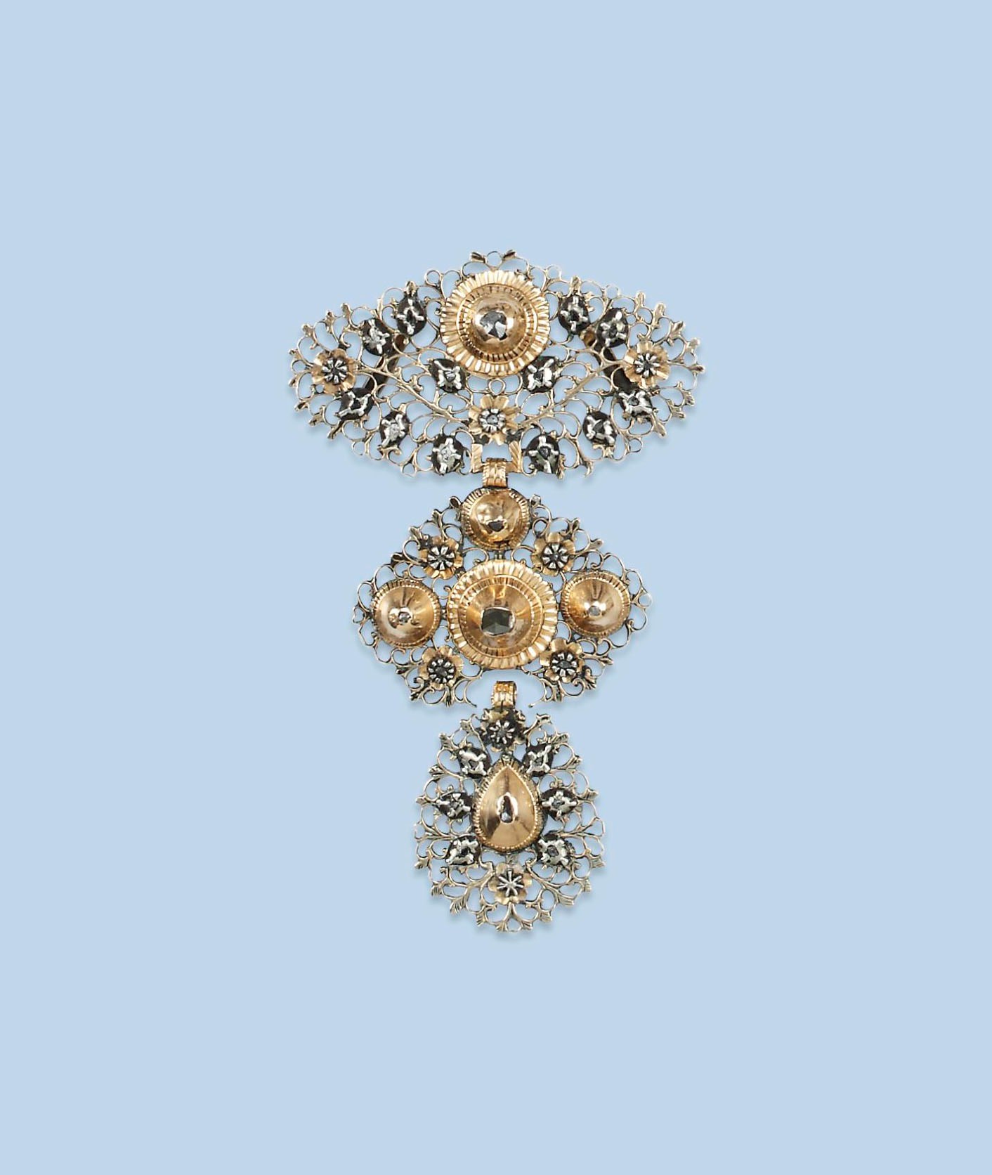 AN ANTIQUE DIAMOND PENDANT